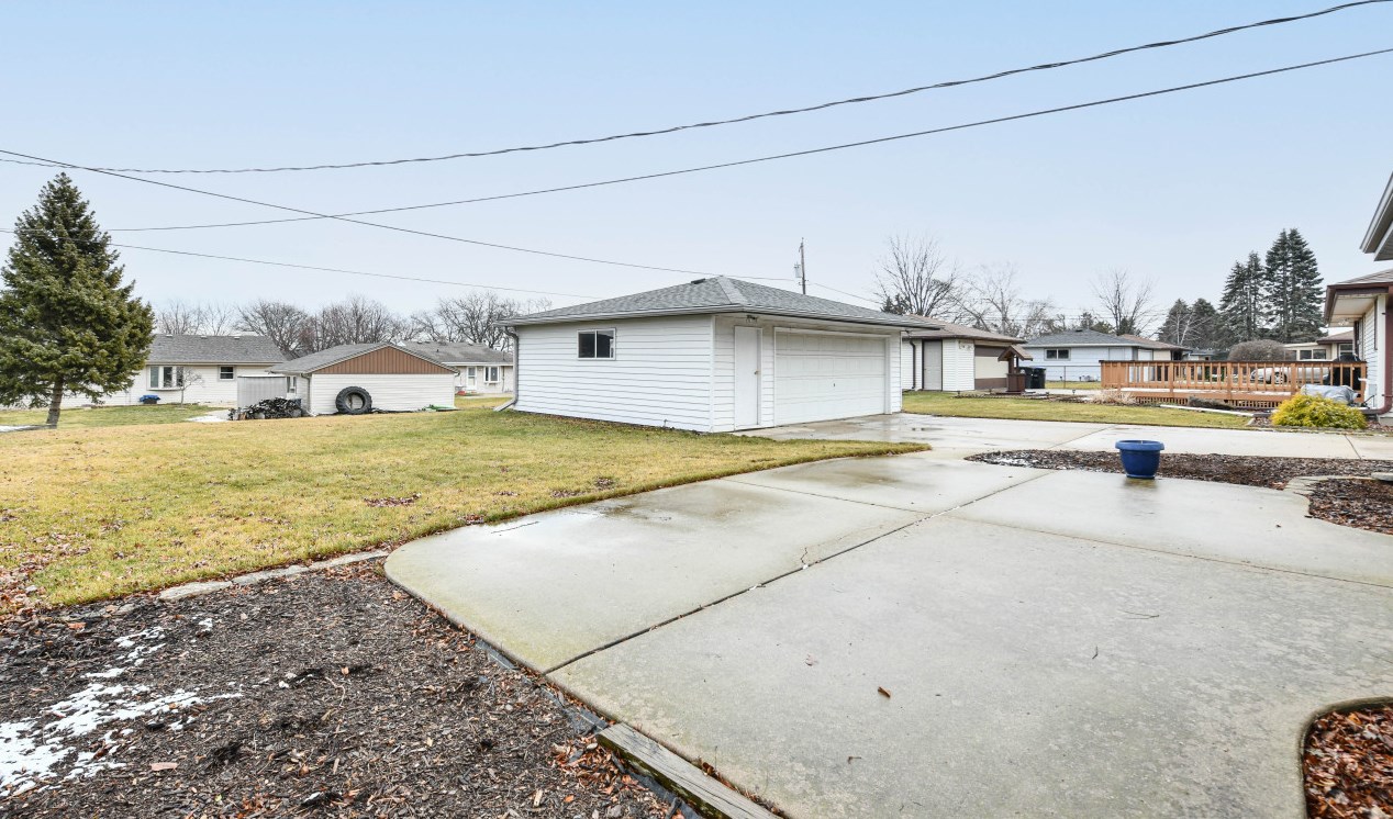 5970 Delaware Ave, Cudahy WI 53110-2849 exterior