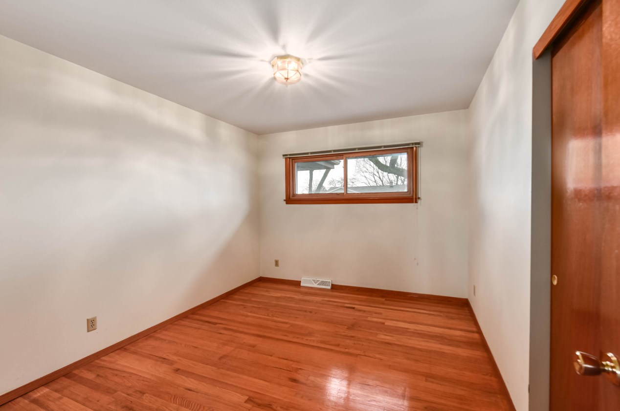 5970 Delaware Ave, Cudahy WI 53110-2849 exterior