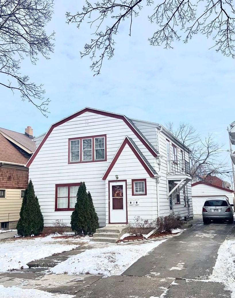 2944 61st St, Milwaukee, WI 53219-3035