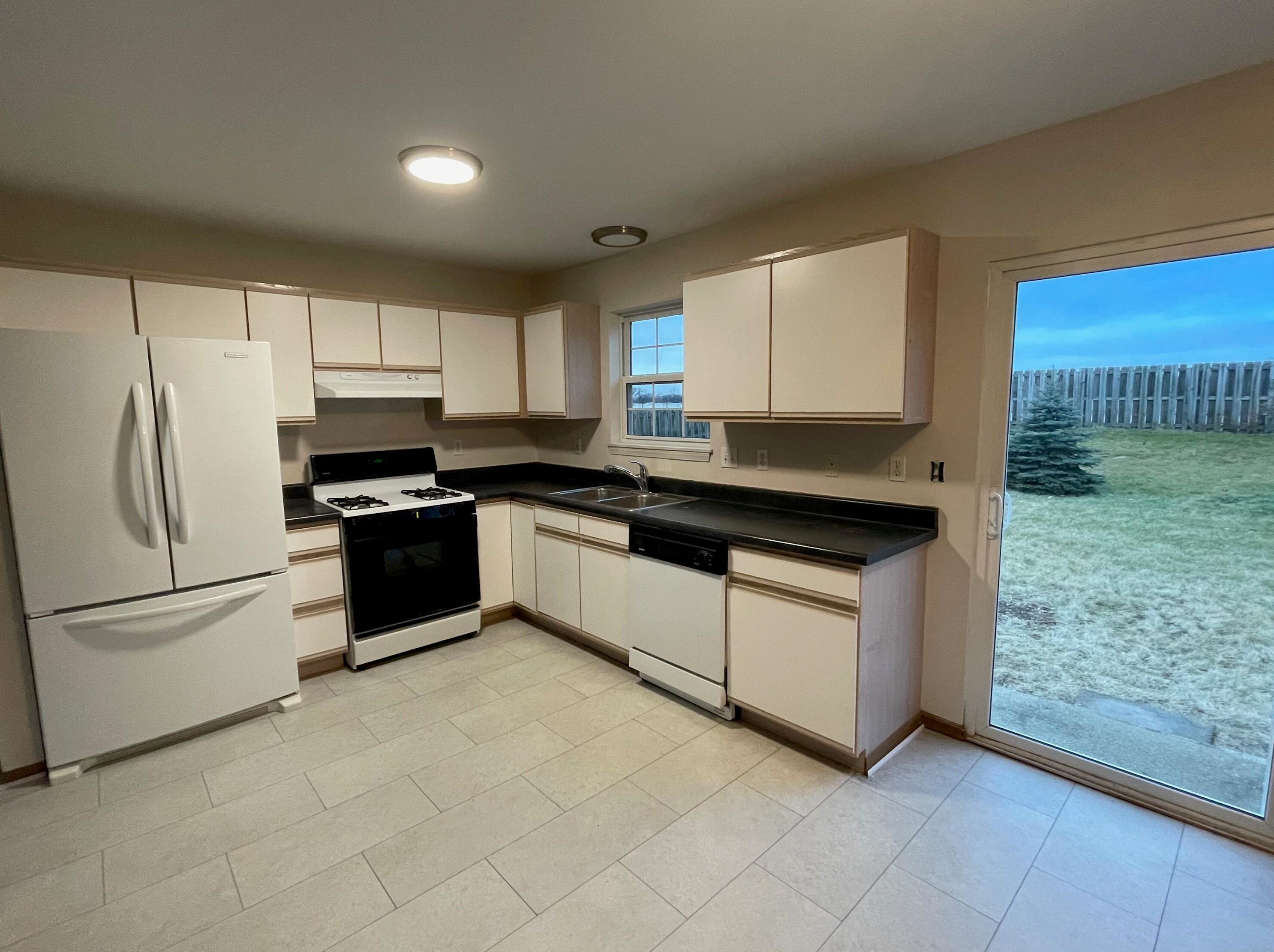 1043 Pheasant Dr, Genoa City, WI 53128-1996