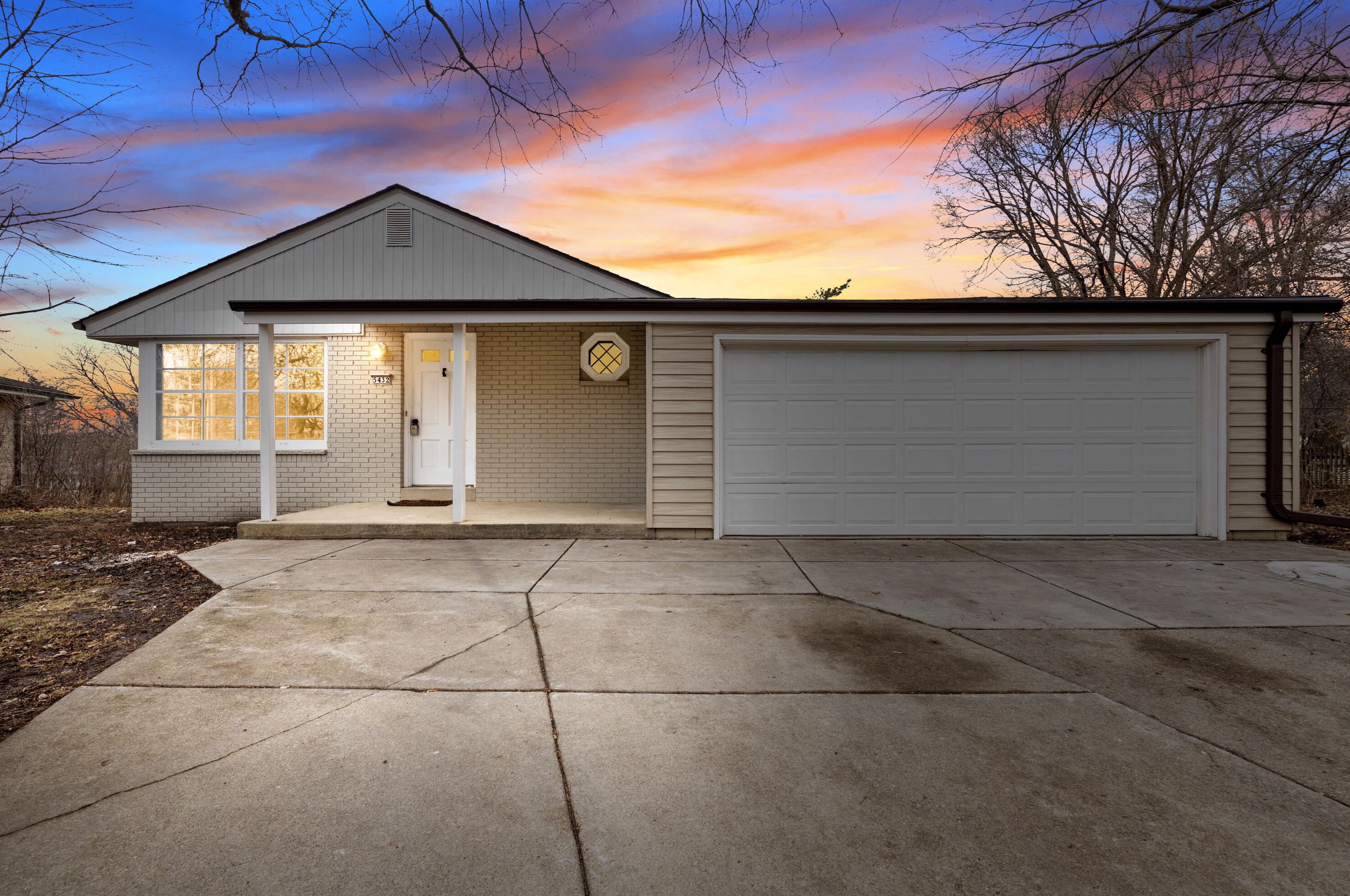 5432 Olympia Dr, Greendale, WI 53129
