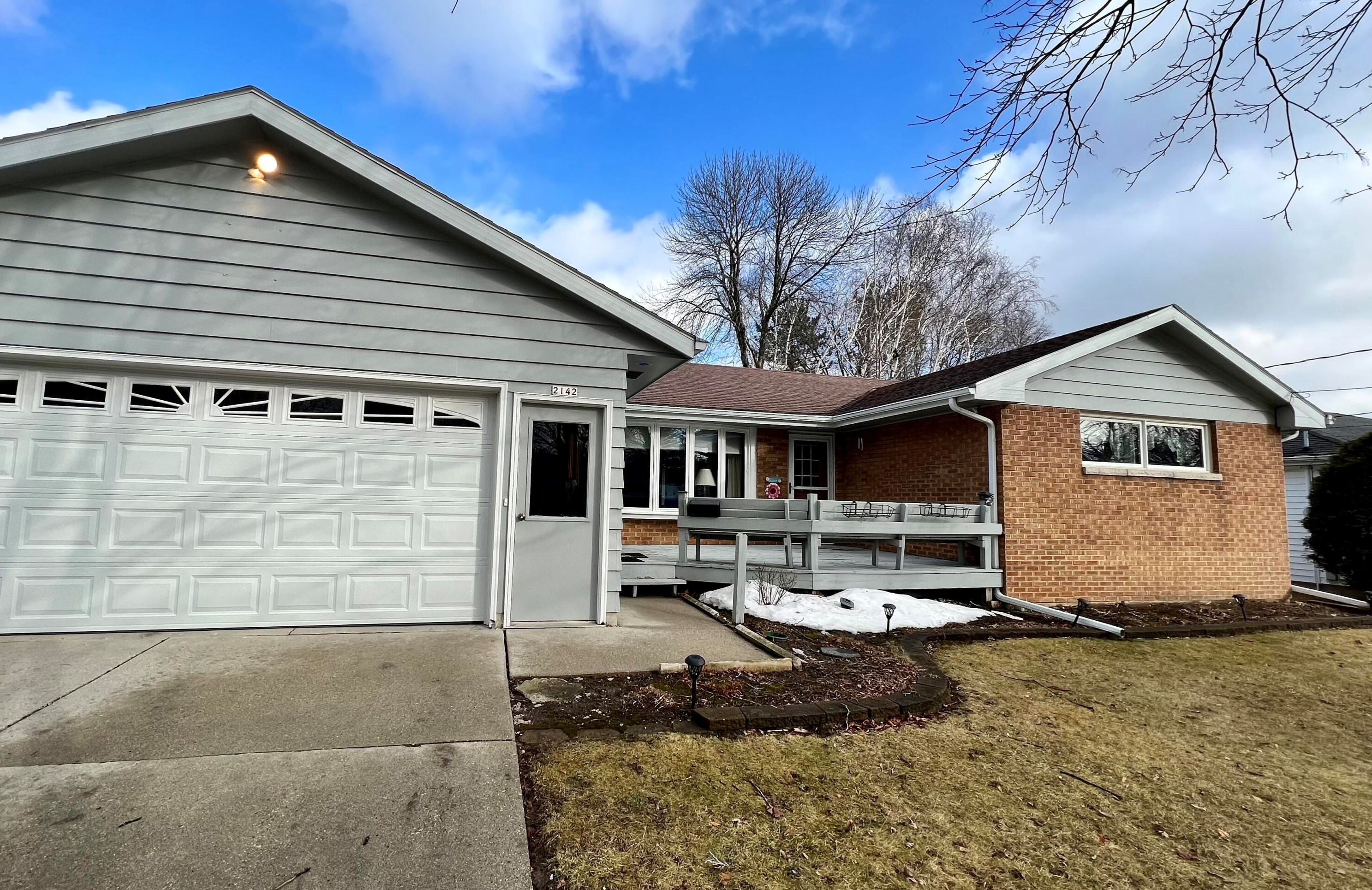 2142 Lexington Dr, Manitowoc, WI 54220