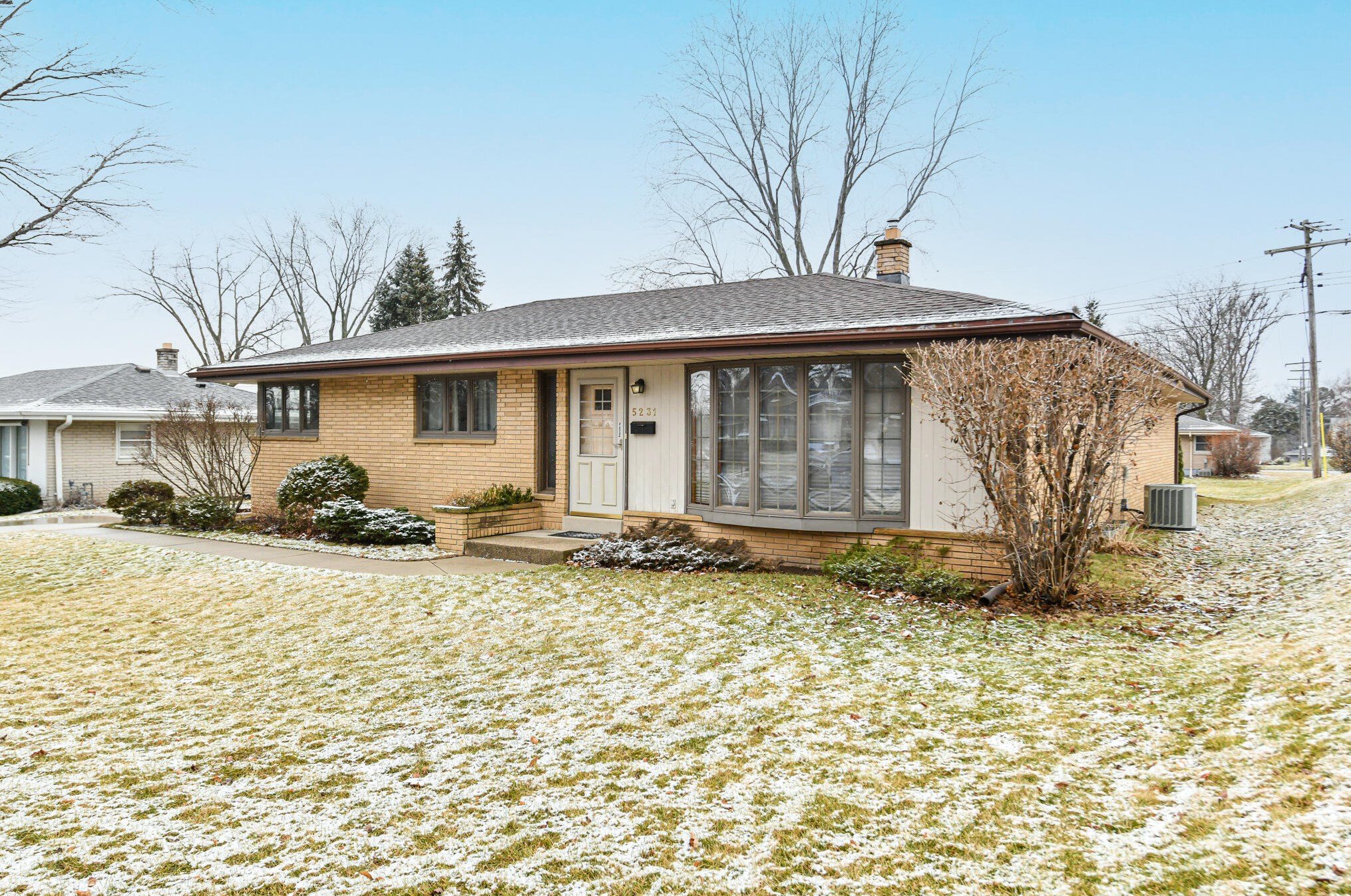 5231 Millbank Rd, Greendale, WI 53129