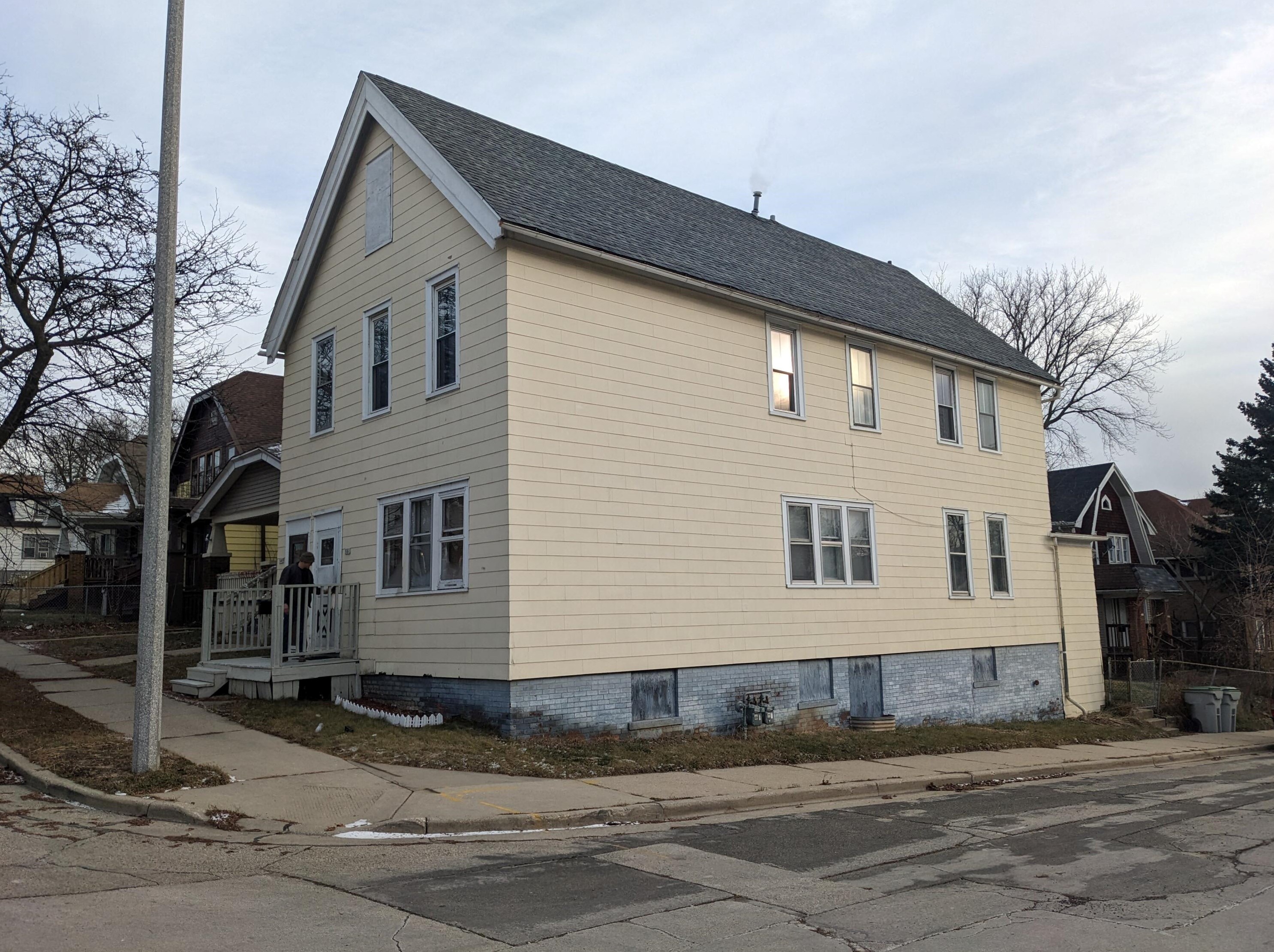 549 Ring St, Milwaukee, WI 53212-1934