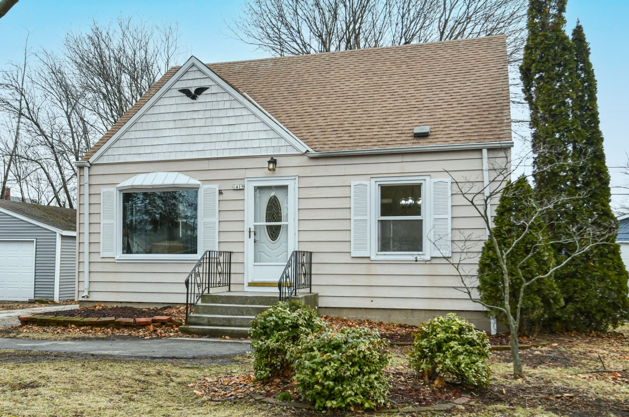 1419 Rosalind Ave, Racine, WI 53403-3623