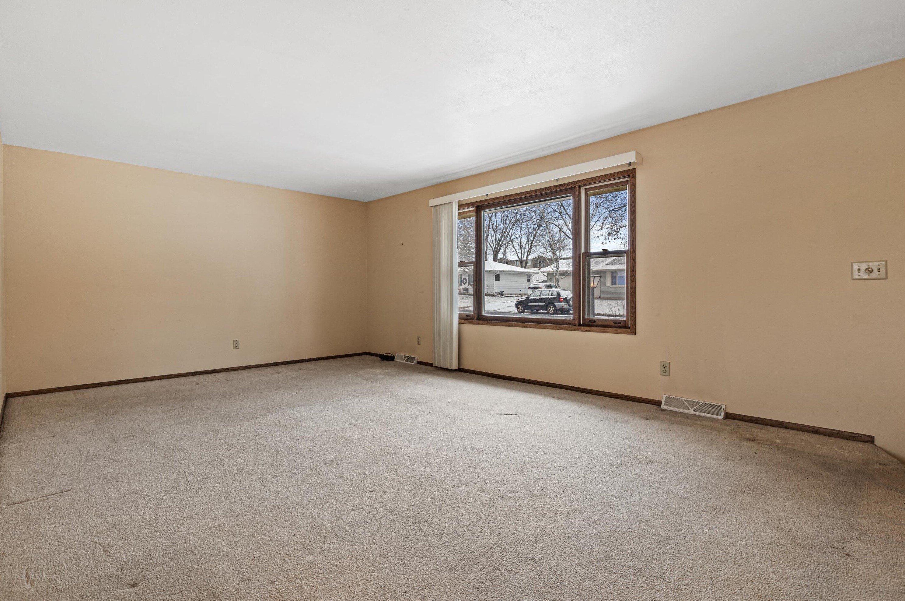 1508 Hillside Ln, Watertown, WI 53098