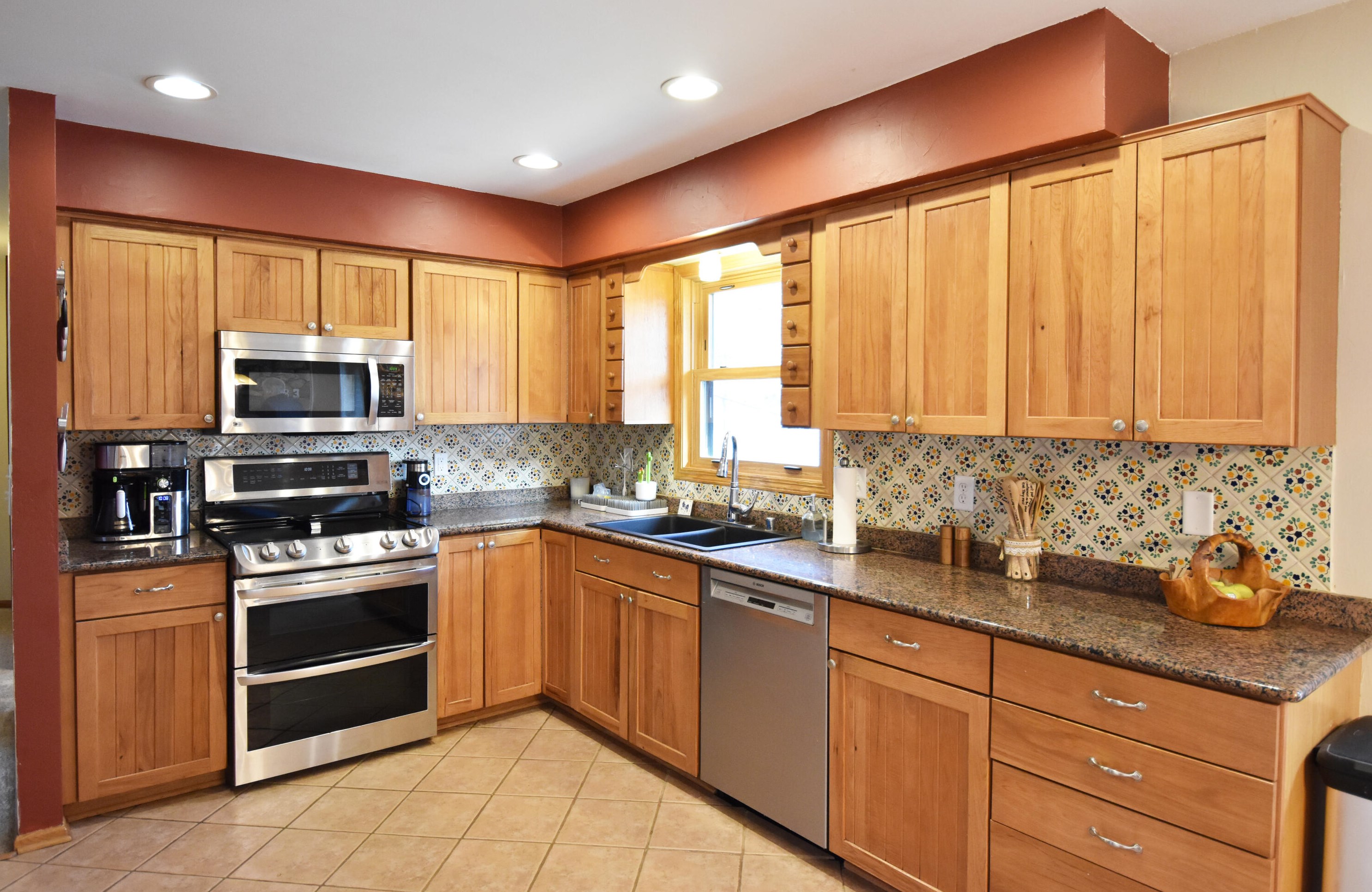 2900 S View Ct, Waukesha, WI 53188