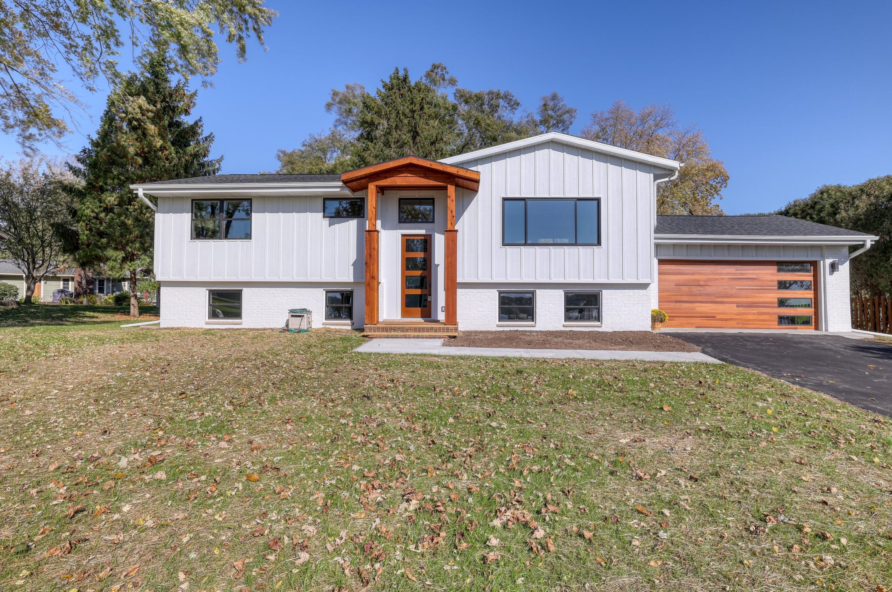 37308 Valley Rd, Oconomowoc, WI 53066