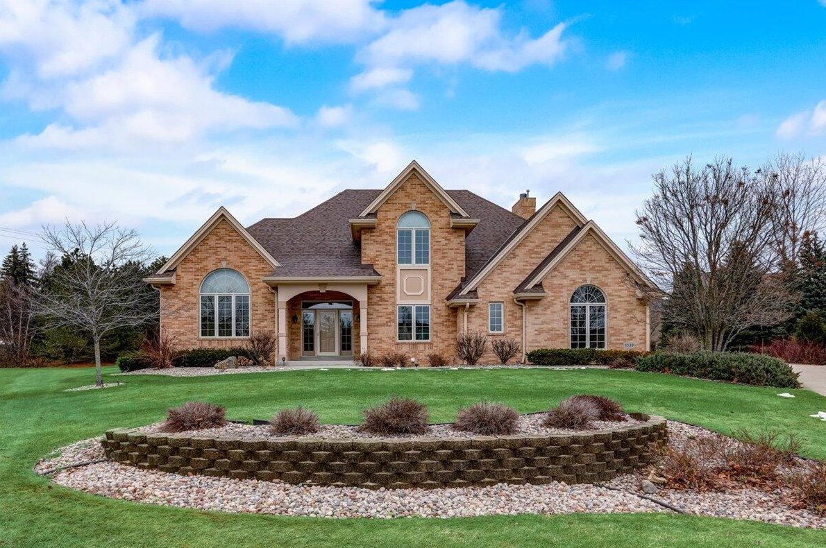 5530 S Berkshire Ct, Waukesha, WI 53151