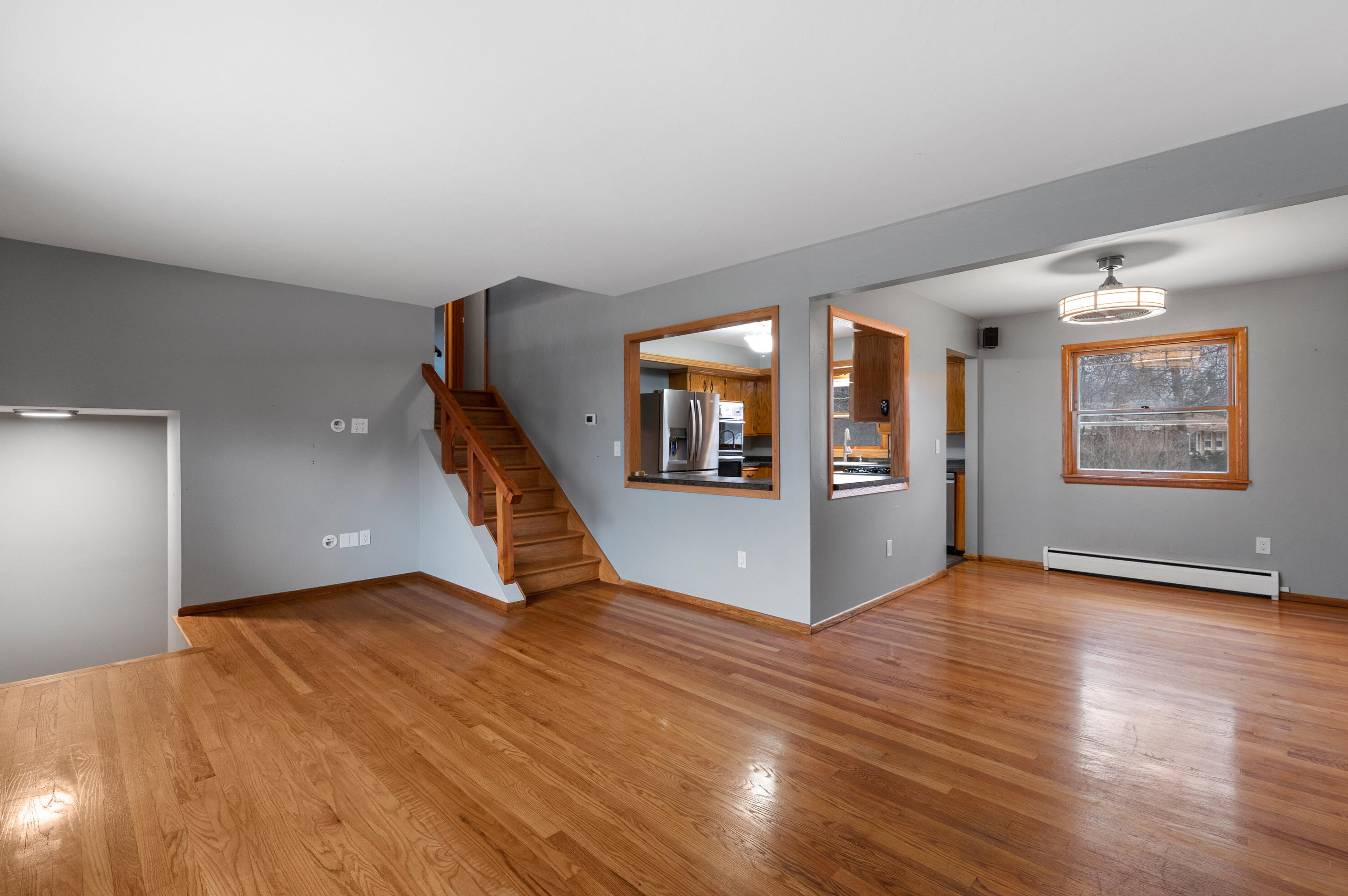 260 Rip Van Winkle Dr, Waukesha, WI 53186