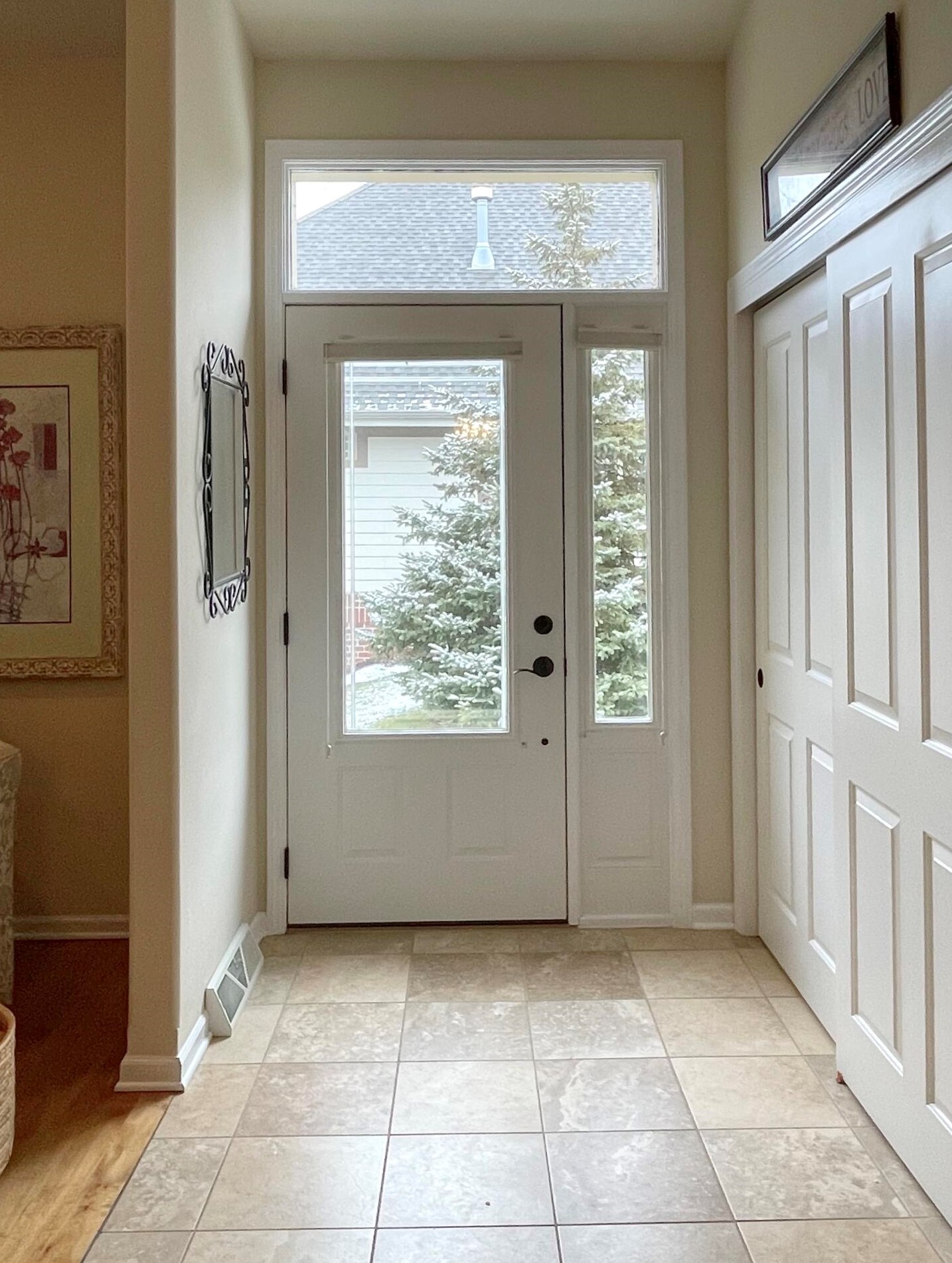 8451 Deerwood Ln, Hales Corners, WI 53132-8005