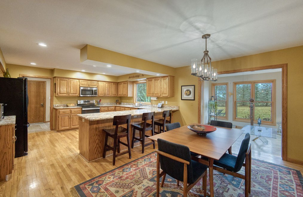 8134 W Freistadt Rd, Thiensville, WI 53097
