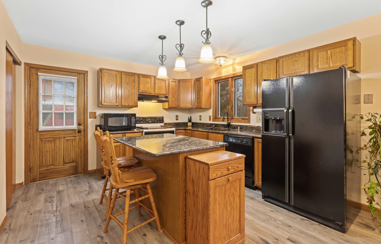 1566 Briarwood Ln, Hartford, WI 53027