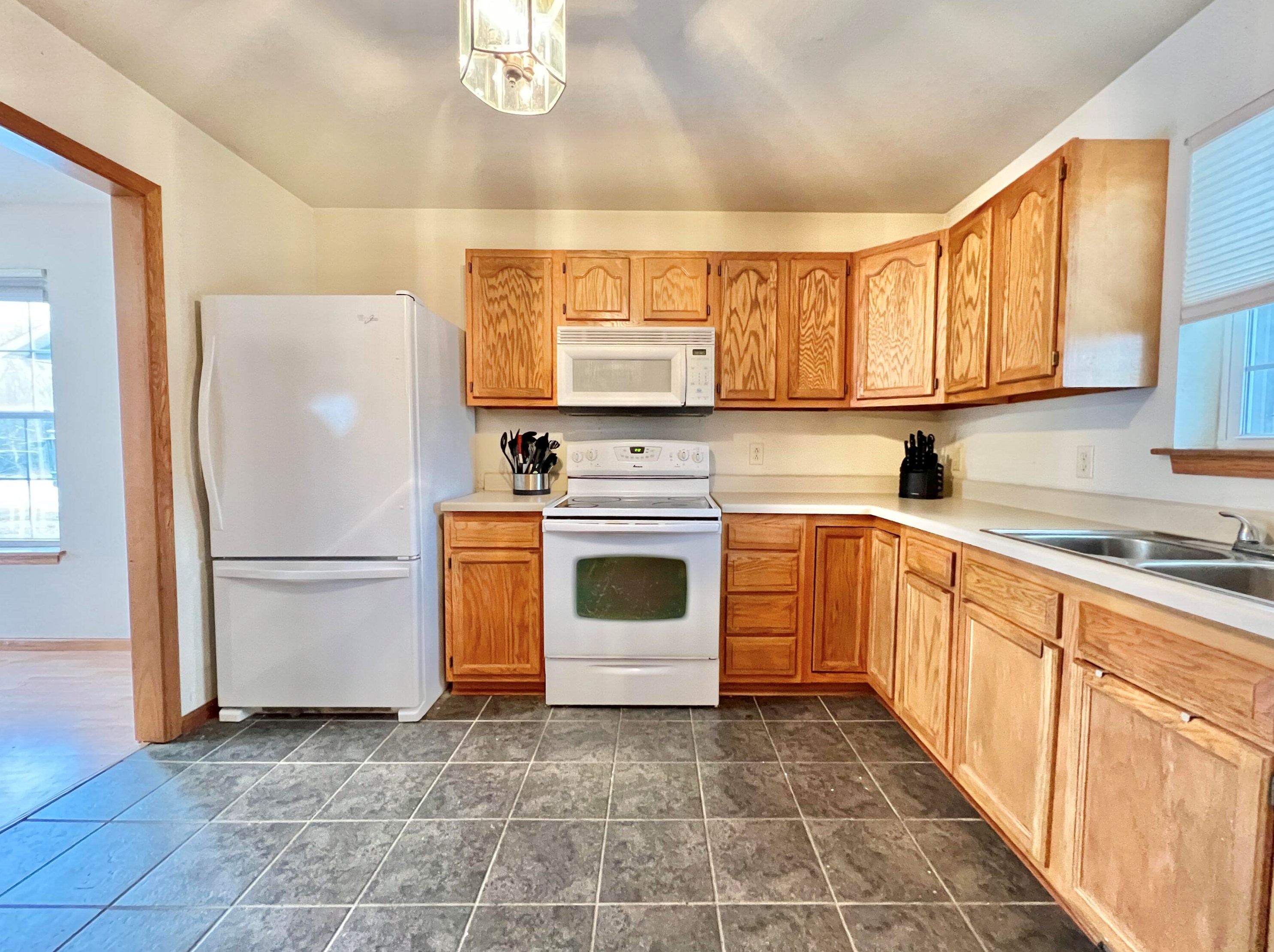 816 Jackson Ave, Jefferson, WI 53549-1026