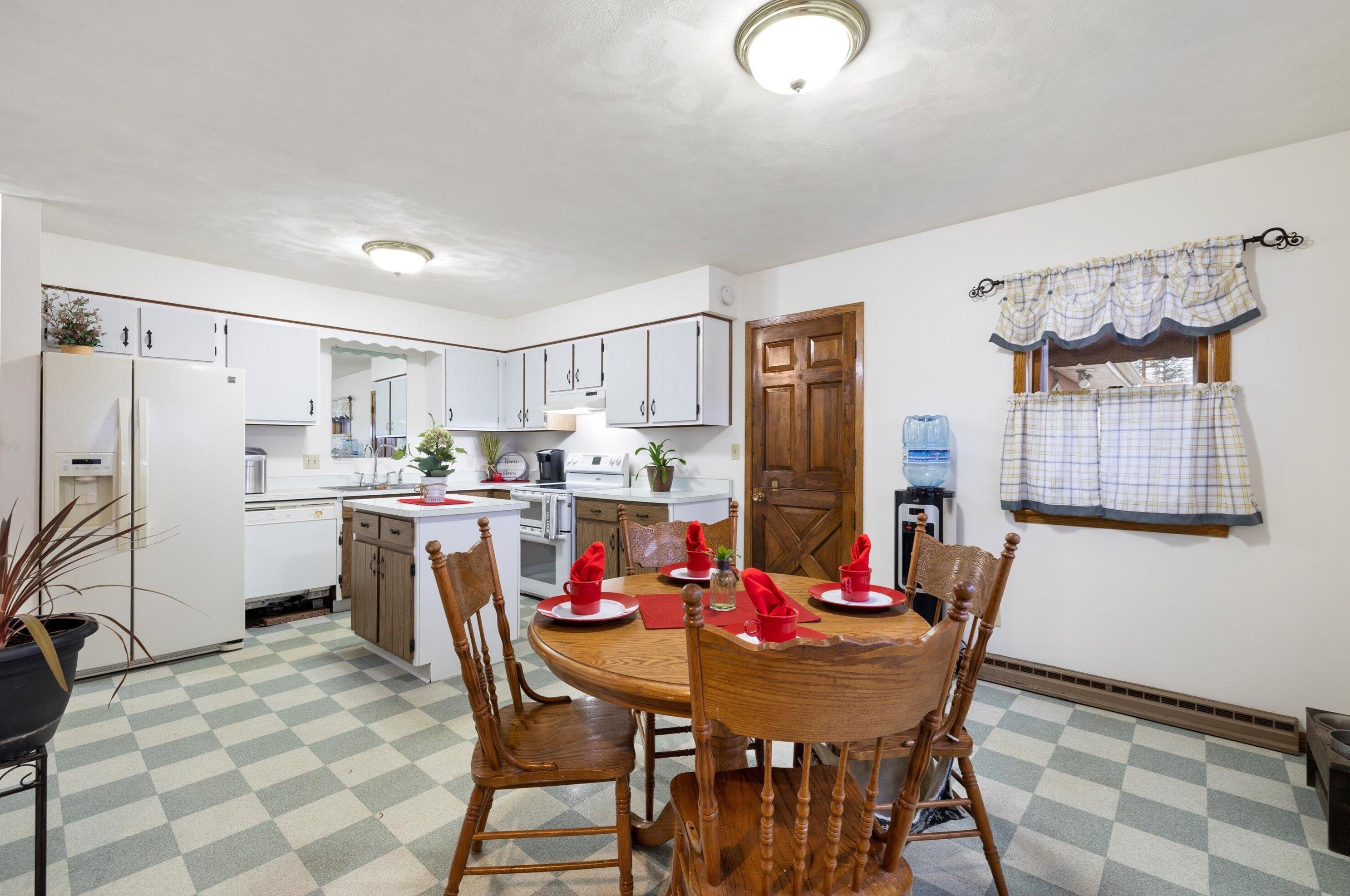 4710 Sheard Rd, Kansasville, WI 53139