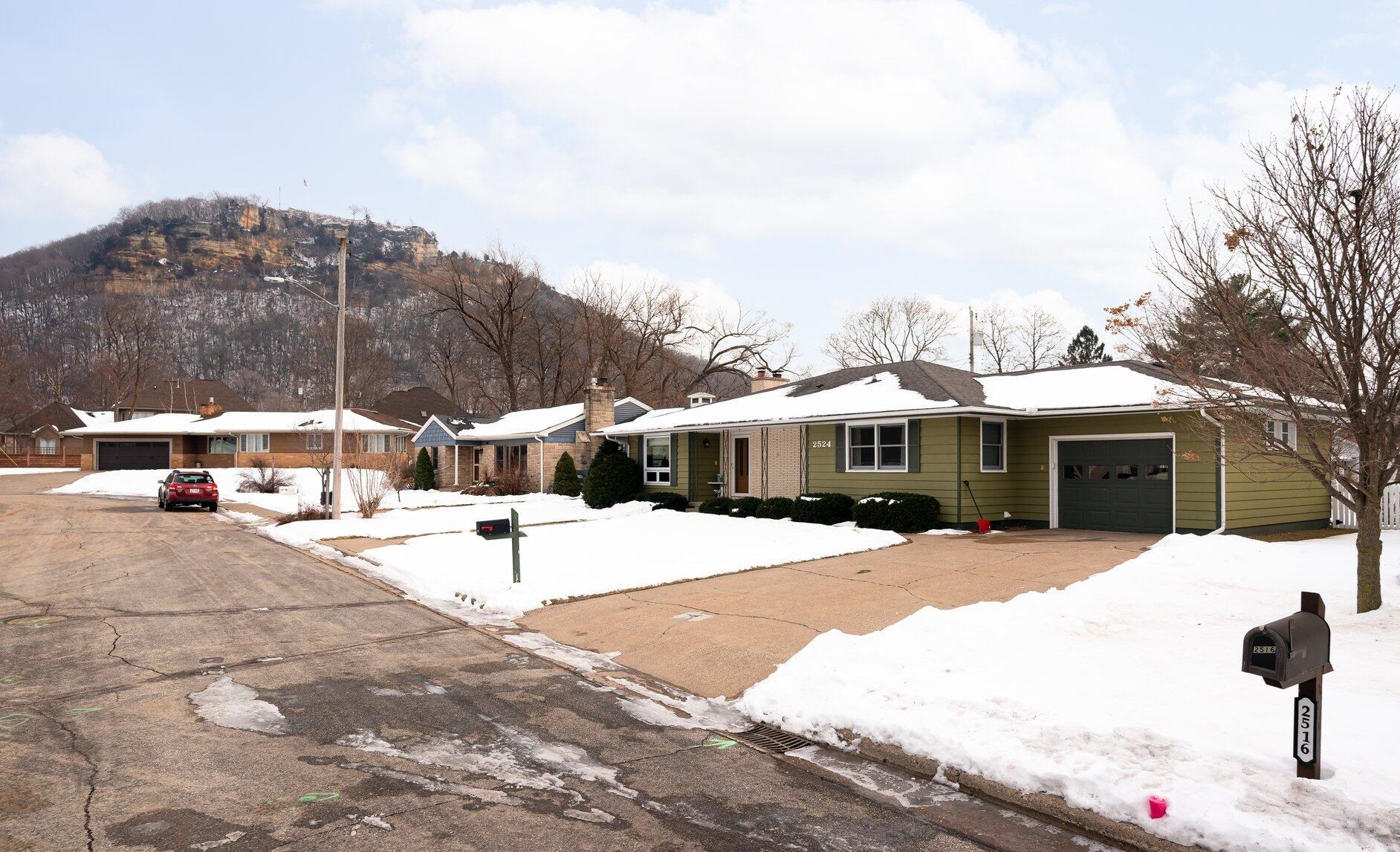 2524 Zephyr Cir, La Crosse, WI 54601