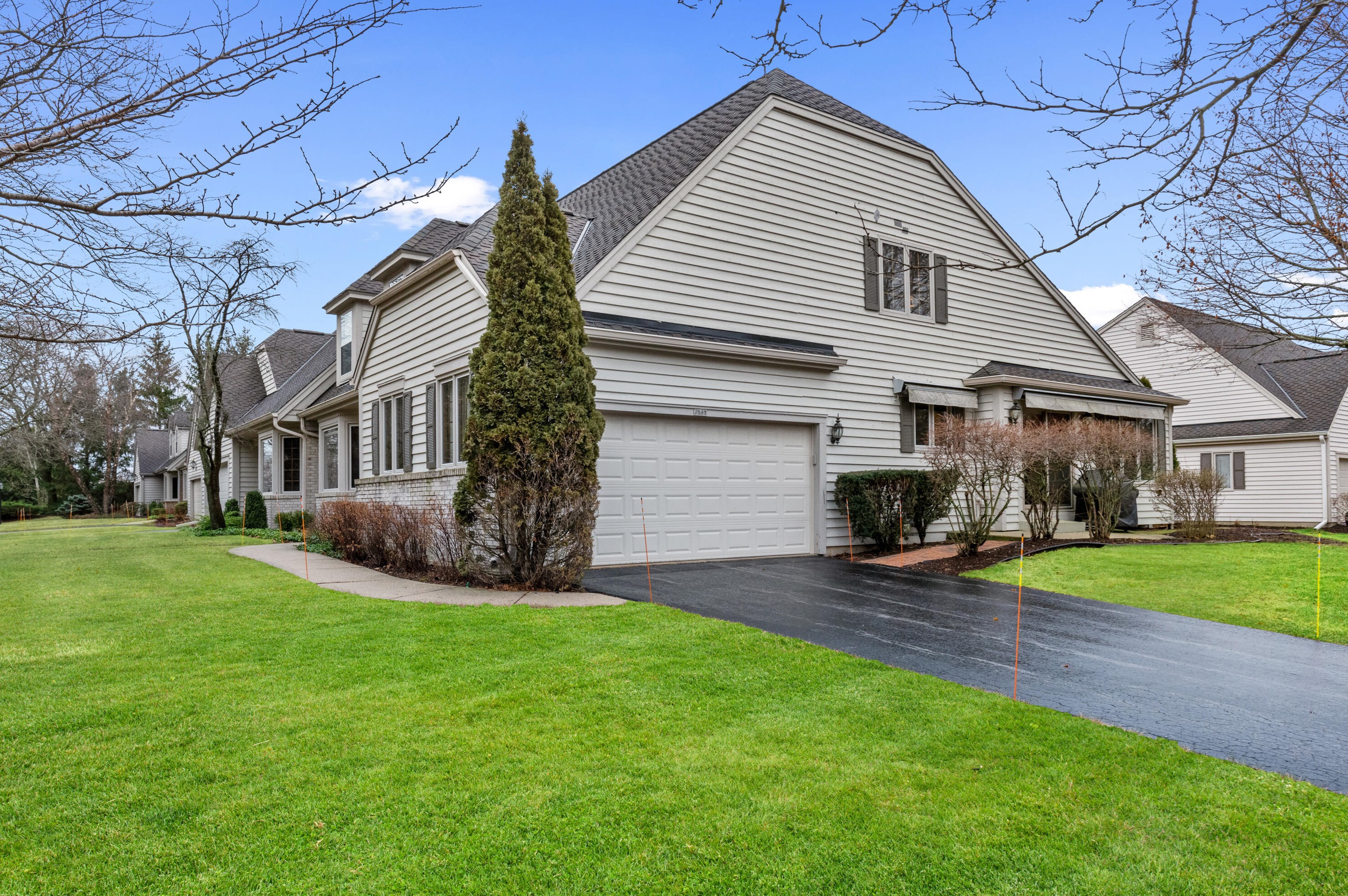 1517 W Eastbrook Dr, Thiensville, WI 53092