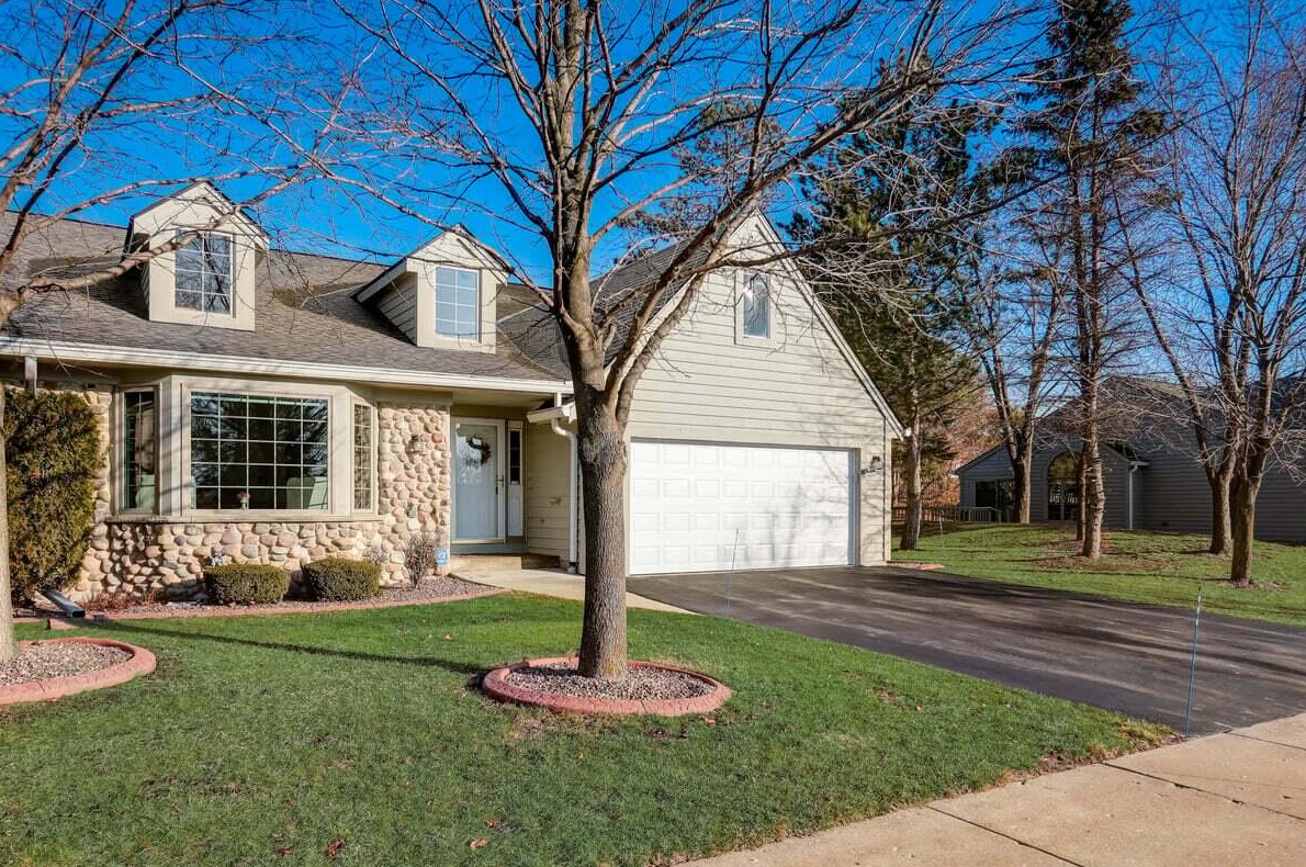 7710 Terrace Dr, Hales Corners, WI 53132-9573