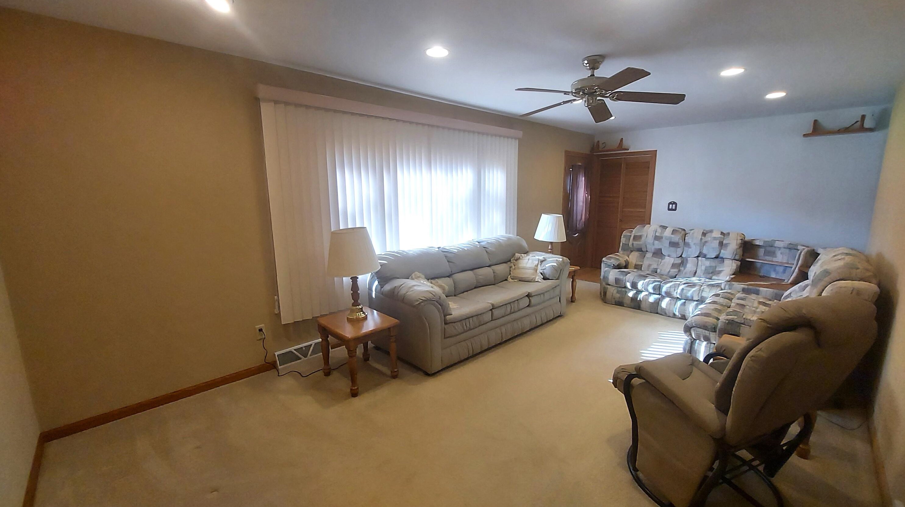616 Harrison St, Hartford, WI 53027-2030