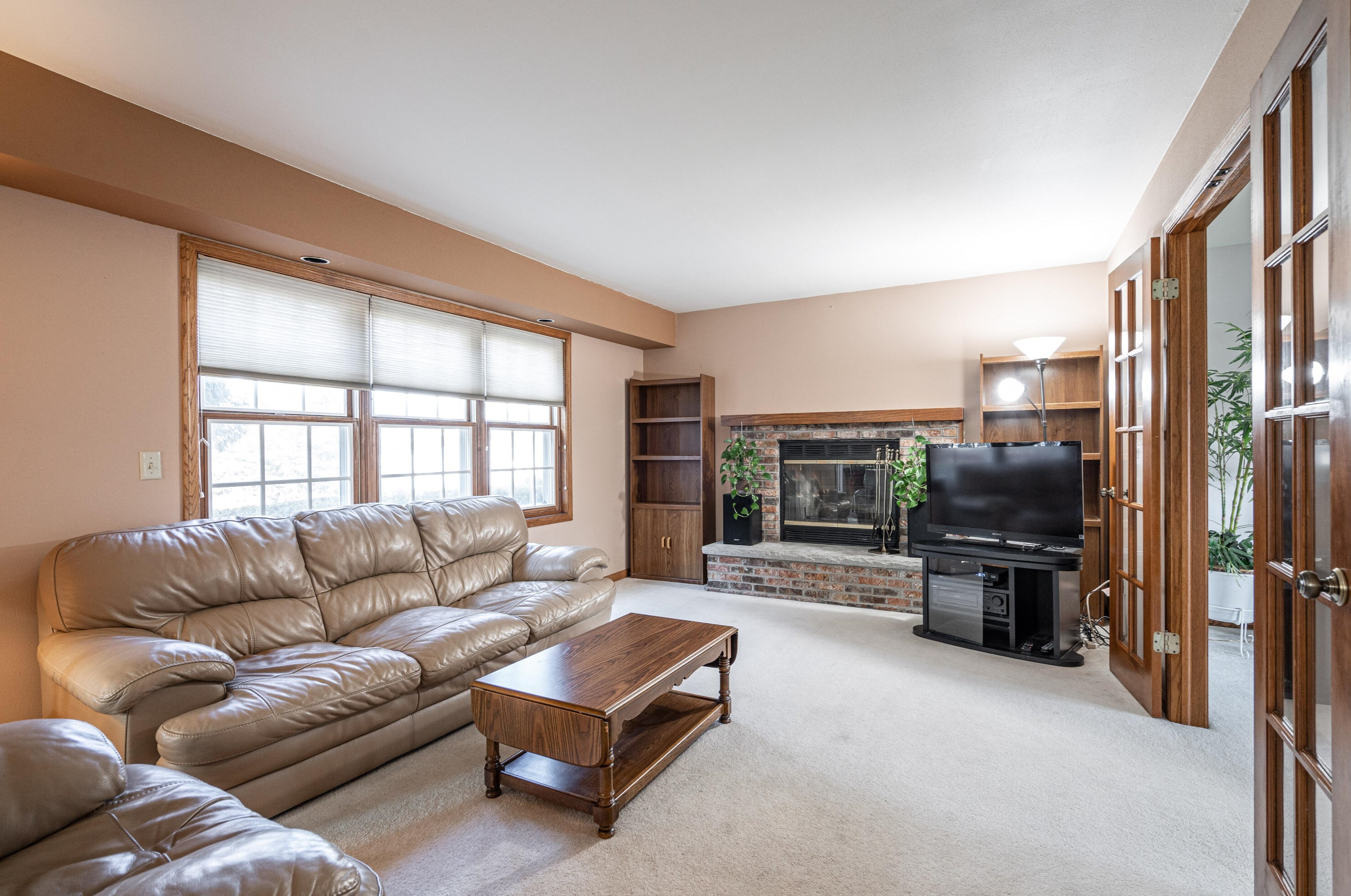 6803 46th St, Hales Corners, WI 53132-9075