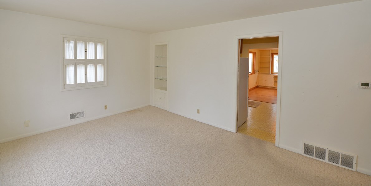 2007 Gillen St, Racine, WI 53403-3224