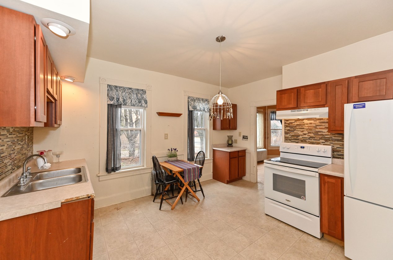 3746 E Cudahy Ave #3746a, Cudahy, WI 53110