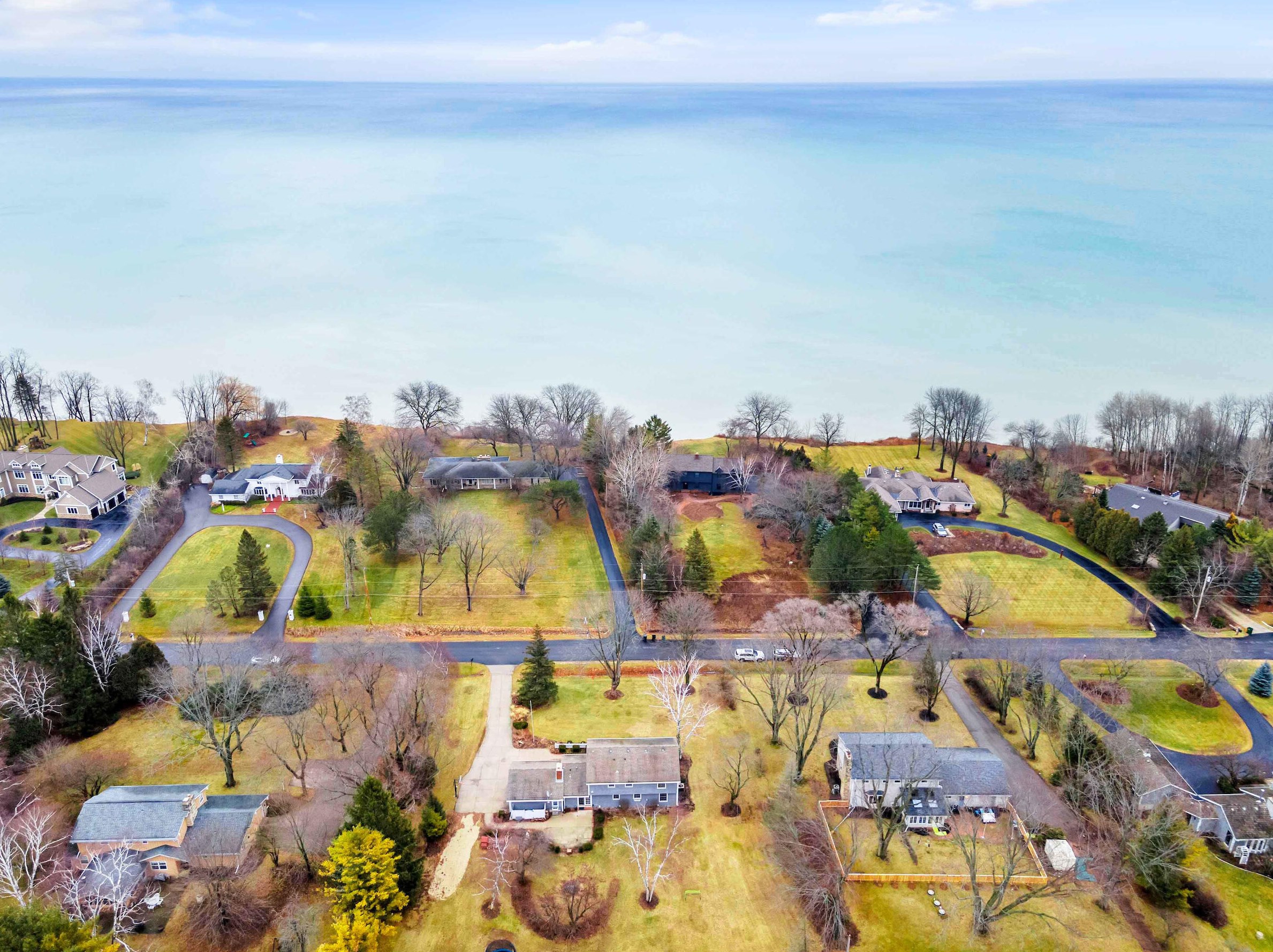 13325 N Lakewood Dr, Thiensville, WI 53097