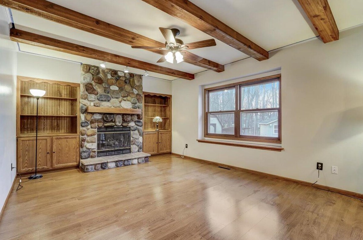 510 Fox Knoll Ct, Waterford, WI 53185