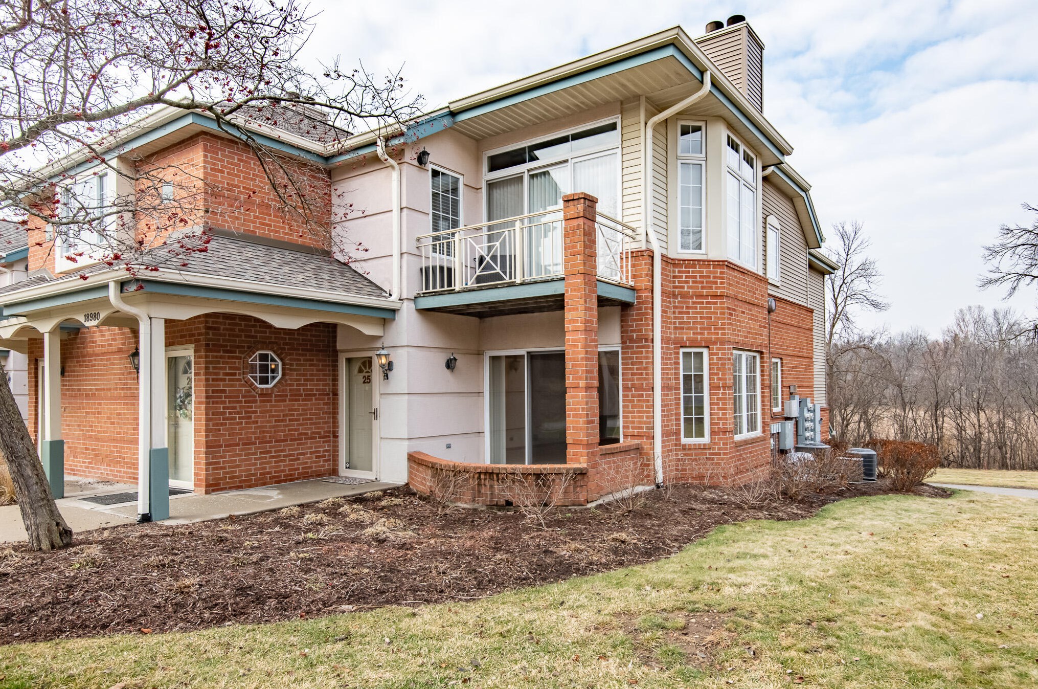 18980 Toldt Woods Dr, Brookfield, WI 53045-6089