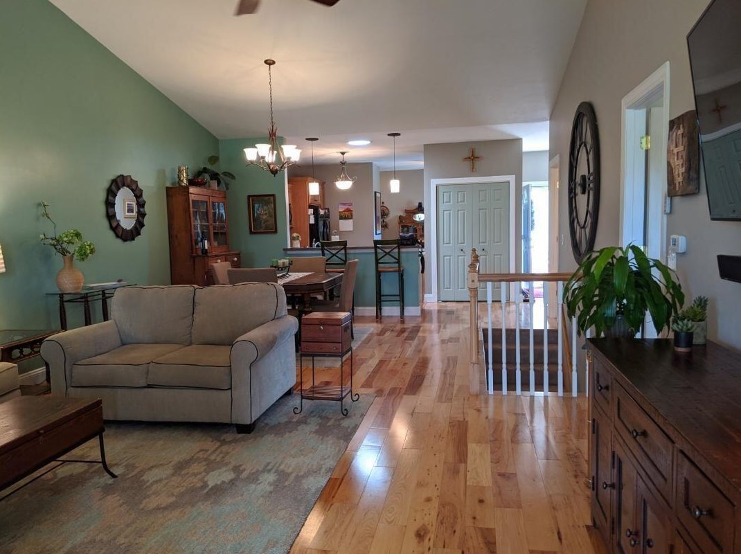 401 Creekside Pl, Delavan, WI 53115-2131