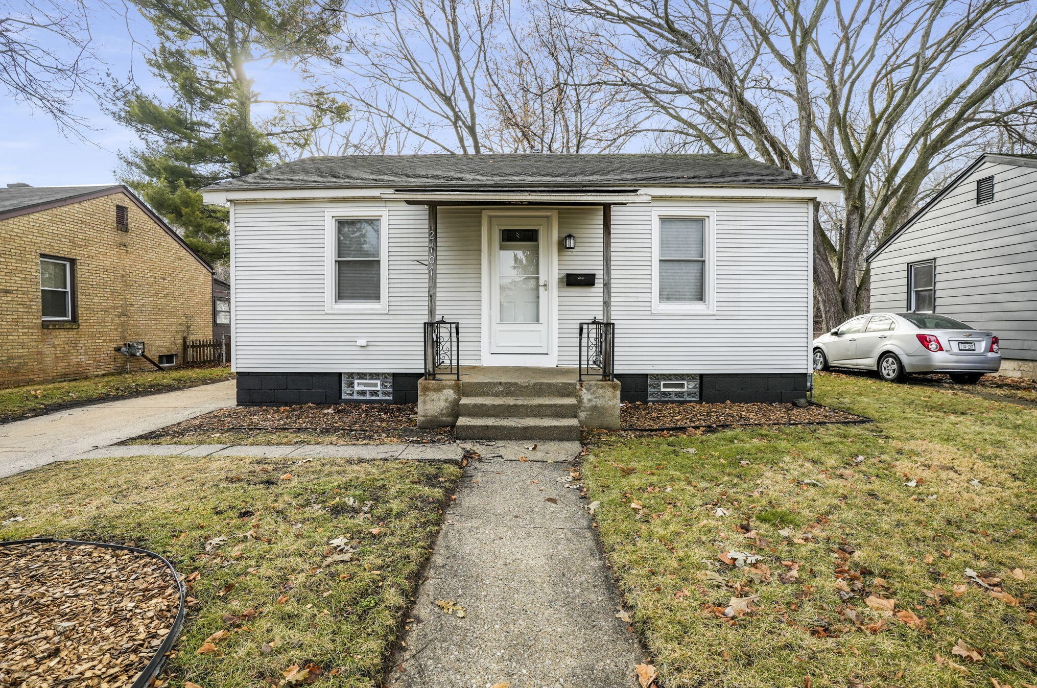 2707 Eisenhower Dr, Racine, WI 53405-2111