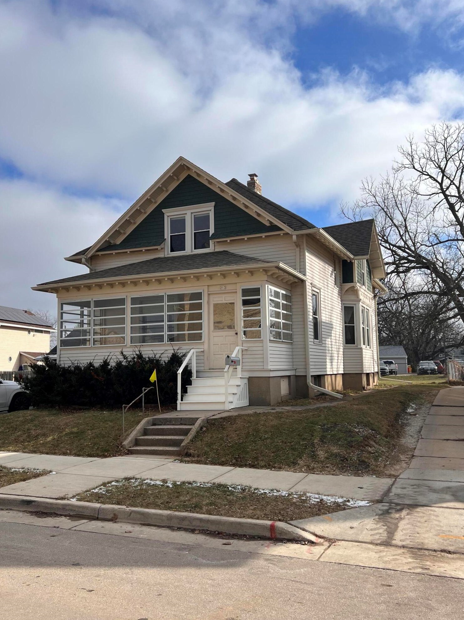 213 S Cross St, Oconomowoc, WI 53066