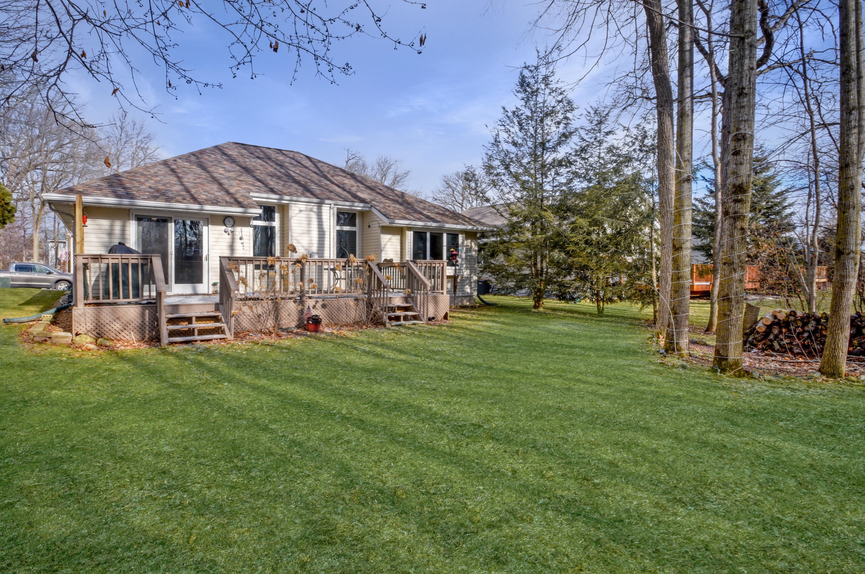 513 Park Pl, Kewaskum, WI 53040