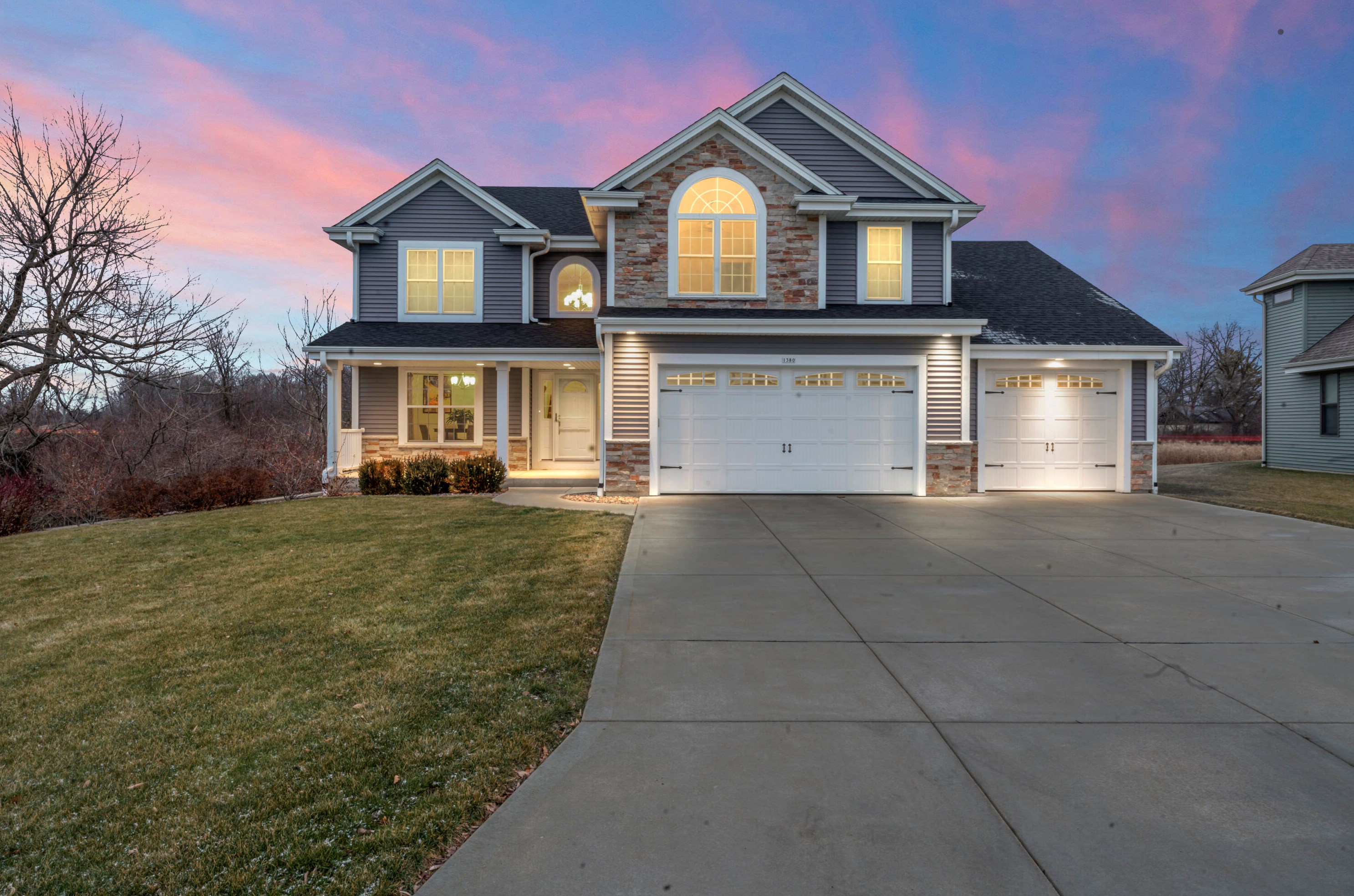 1380 E Prairie View Dr, Oak Creek, WI 53154
