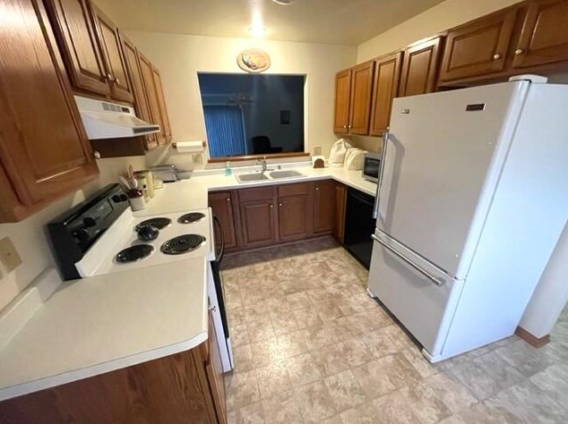 818 Mockingbird Ln, Plymouth, WI 53073