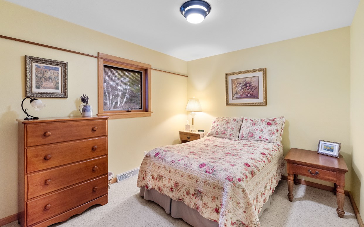 4702 Willow Creek Ln, Sheboygan WI  53083-2158 exterior