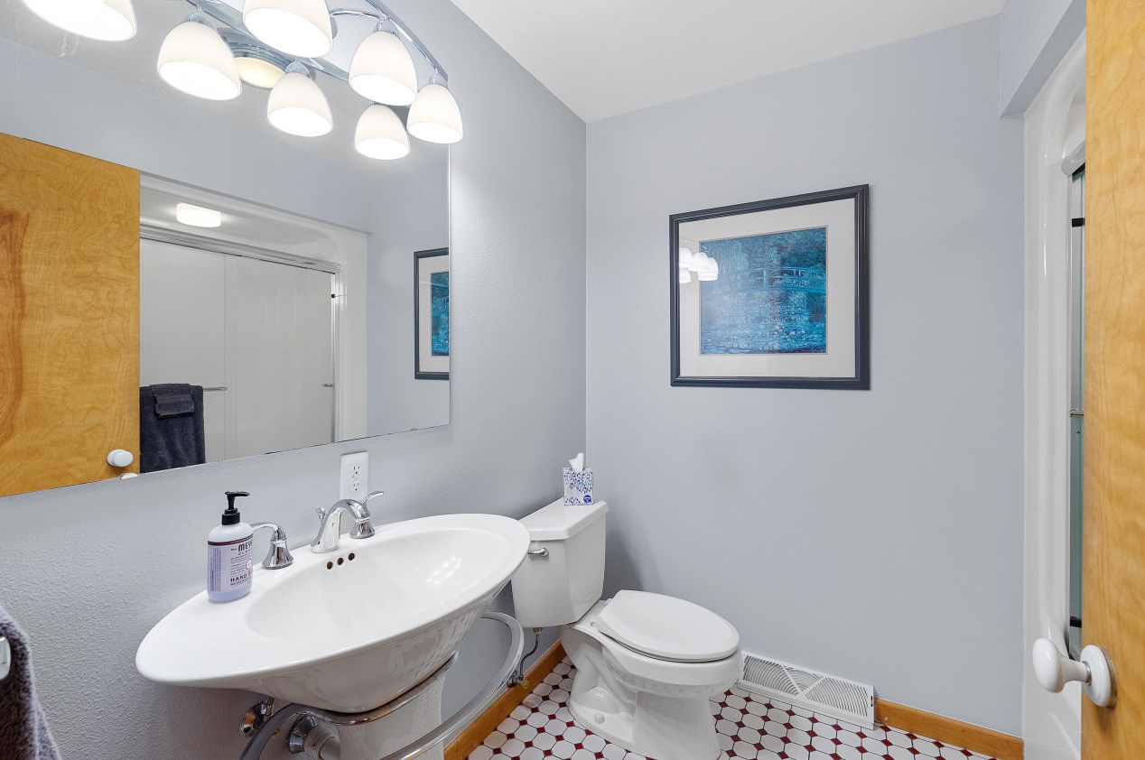 4702 Willow Creek Ln, Sheboygan WI  53083-2158 exterior