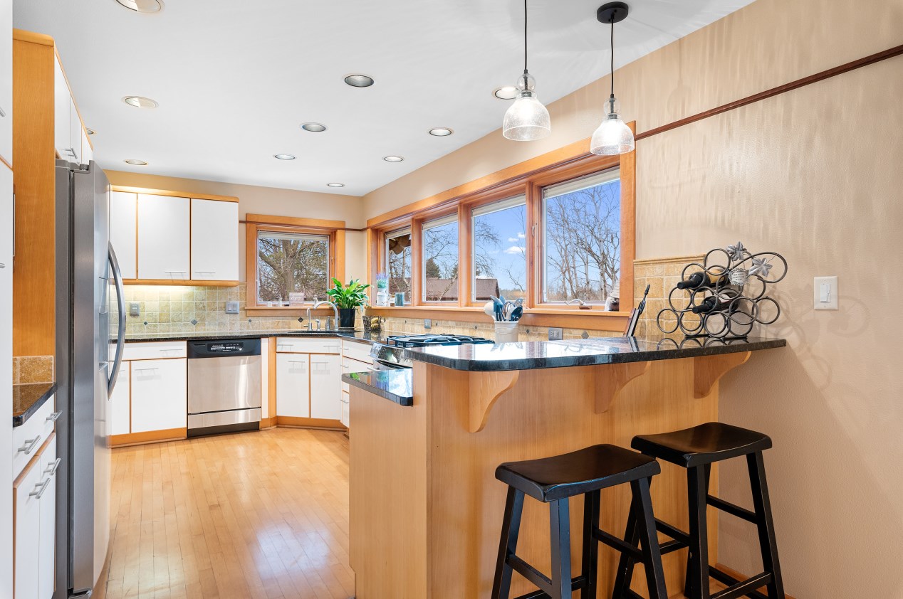 4702 Willow Creek Ln, Sheboygan WI  53083-2158 exterior