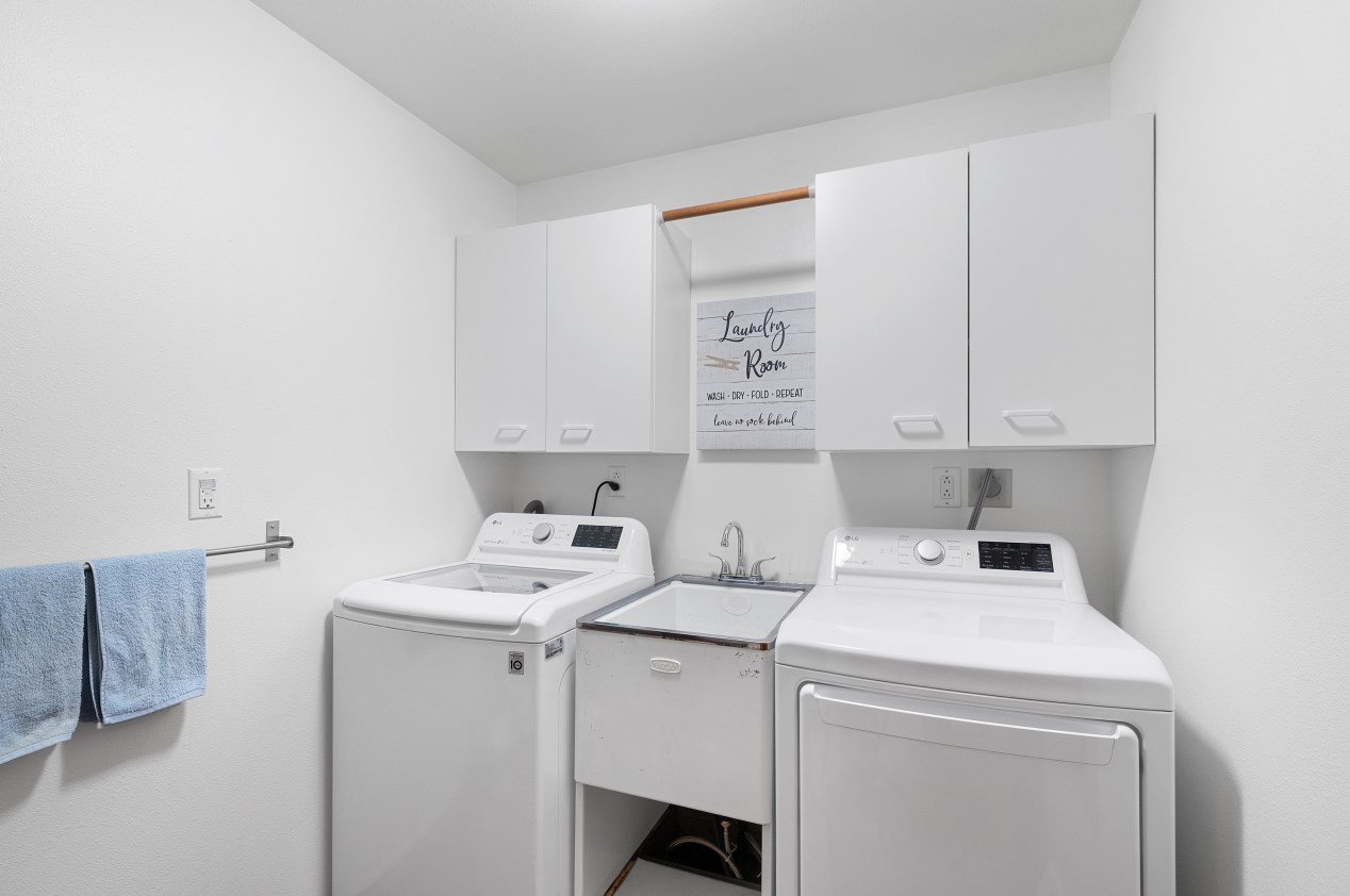 4702 Willow Creek Ln, Sheboygan WI  53083-2158 exterior