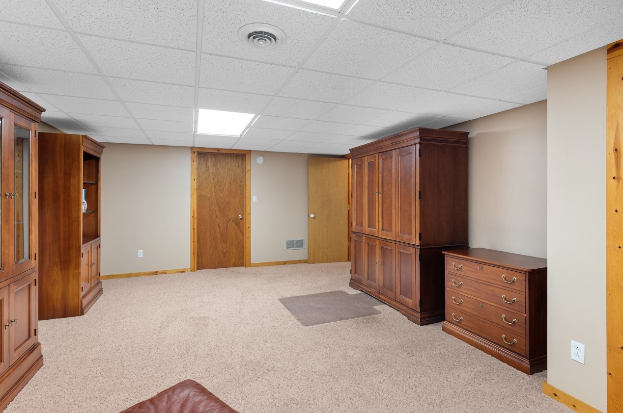 4702 Willow Creek Ln, Sheboygan WI  53083-2158 exterior