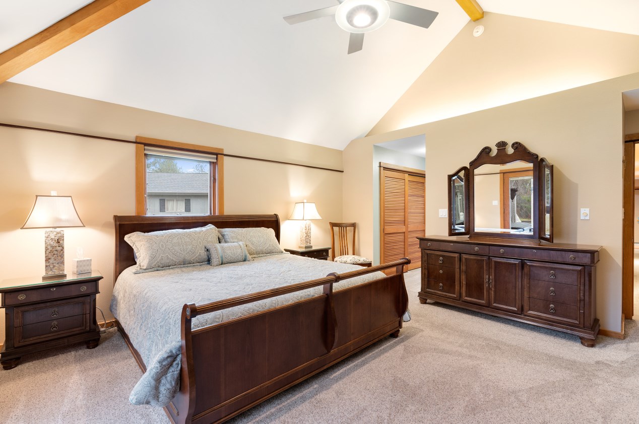 4702 Willow Creek Ln, Sheboygan WI  53083-2158 exterior