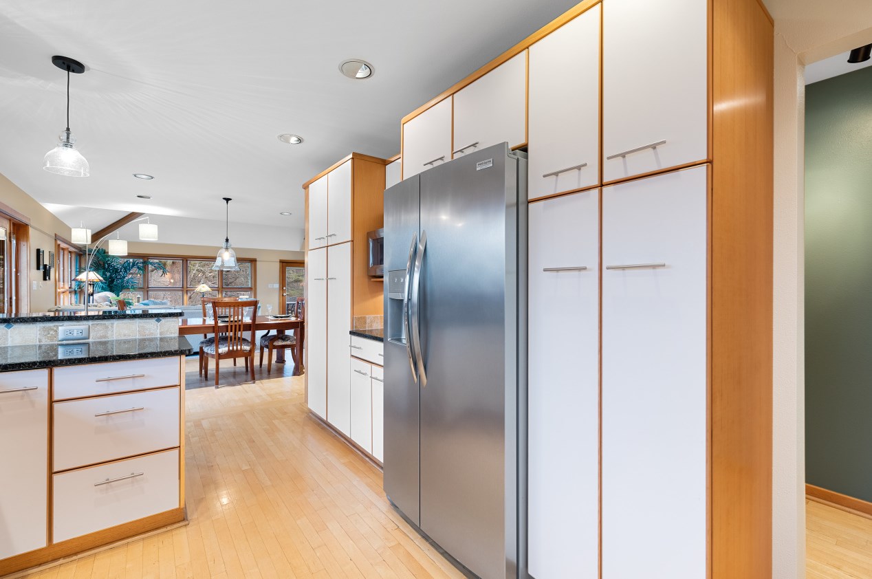 4702 Willow Creek Ln, Sheboygan WI  53083-2158 exterior