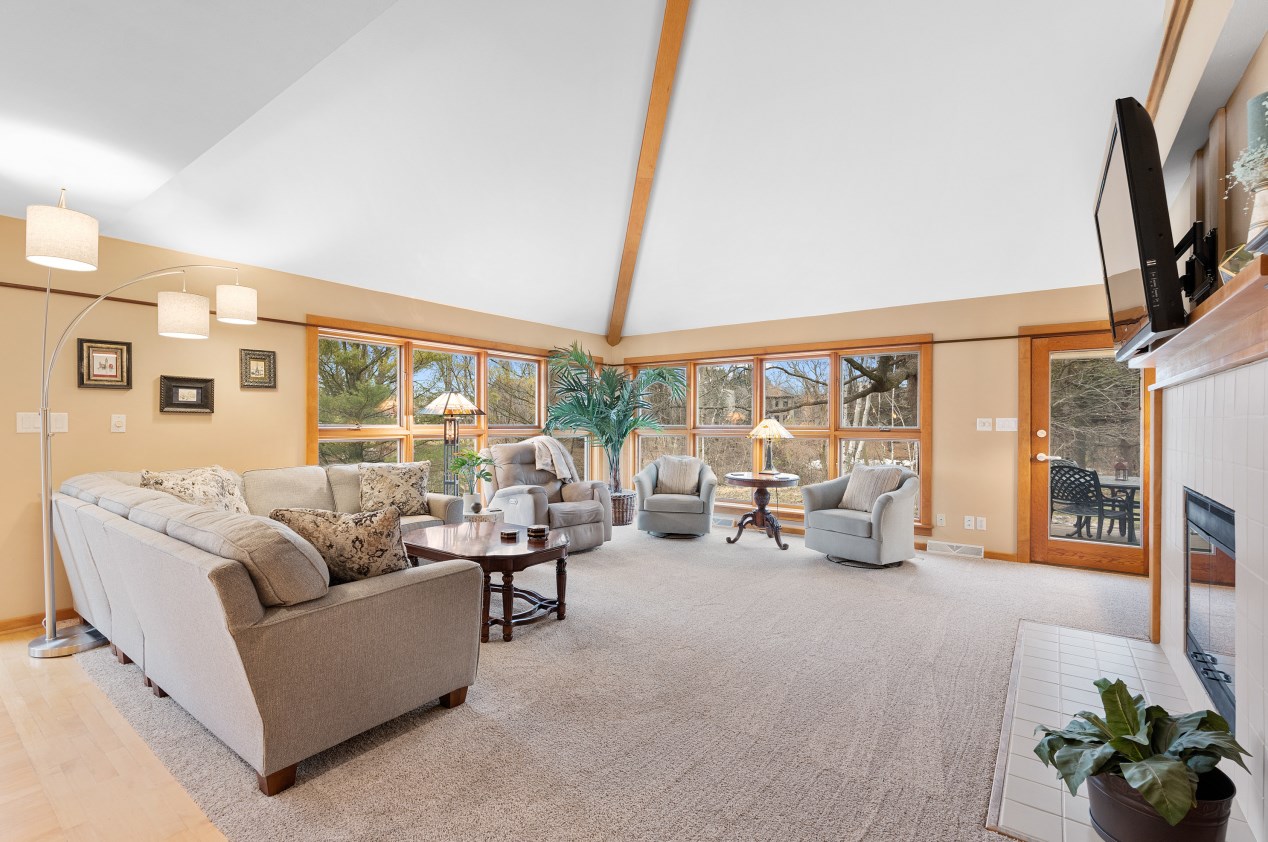 4702 Willow Creek Ln, Sheboygan WI  53083-2158 exterior