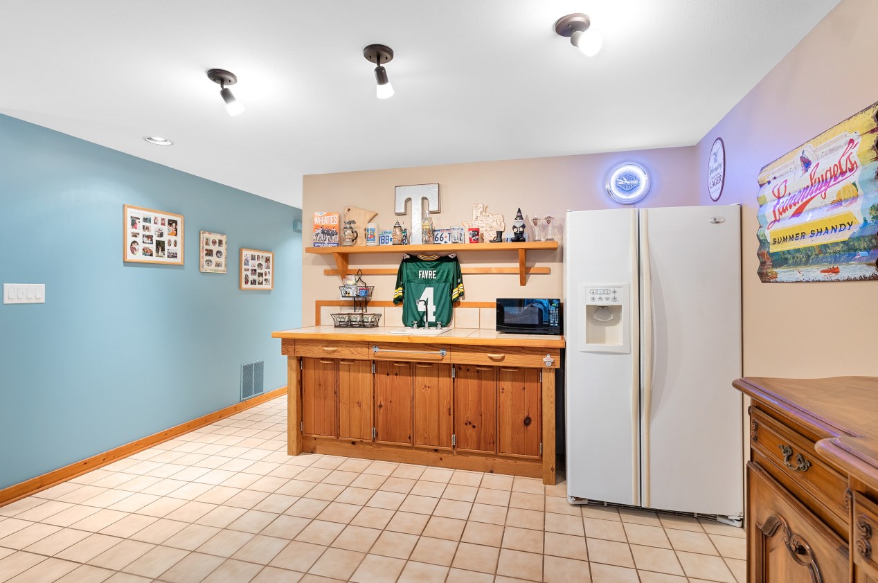 4702 Willow Creek Ln, Sheboygan WI  53083-2158 exterior