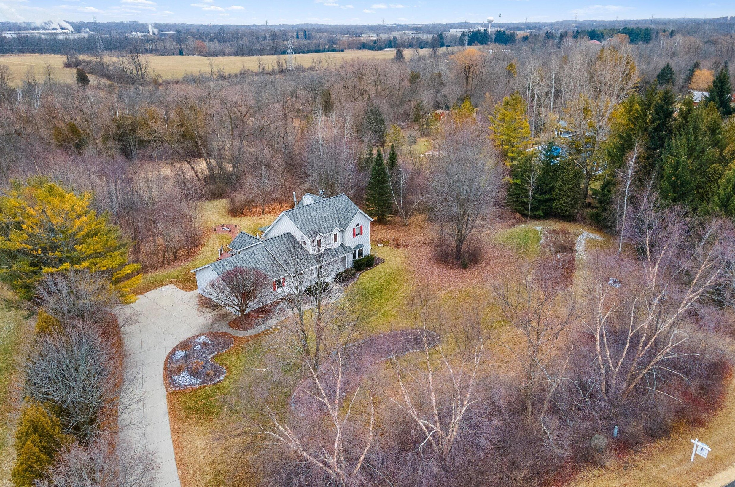 3500 Woodview Ln, Saukville, WI 53080