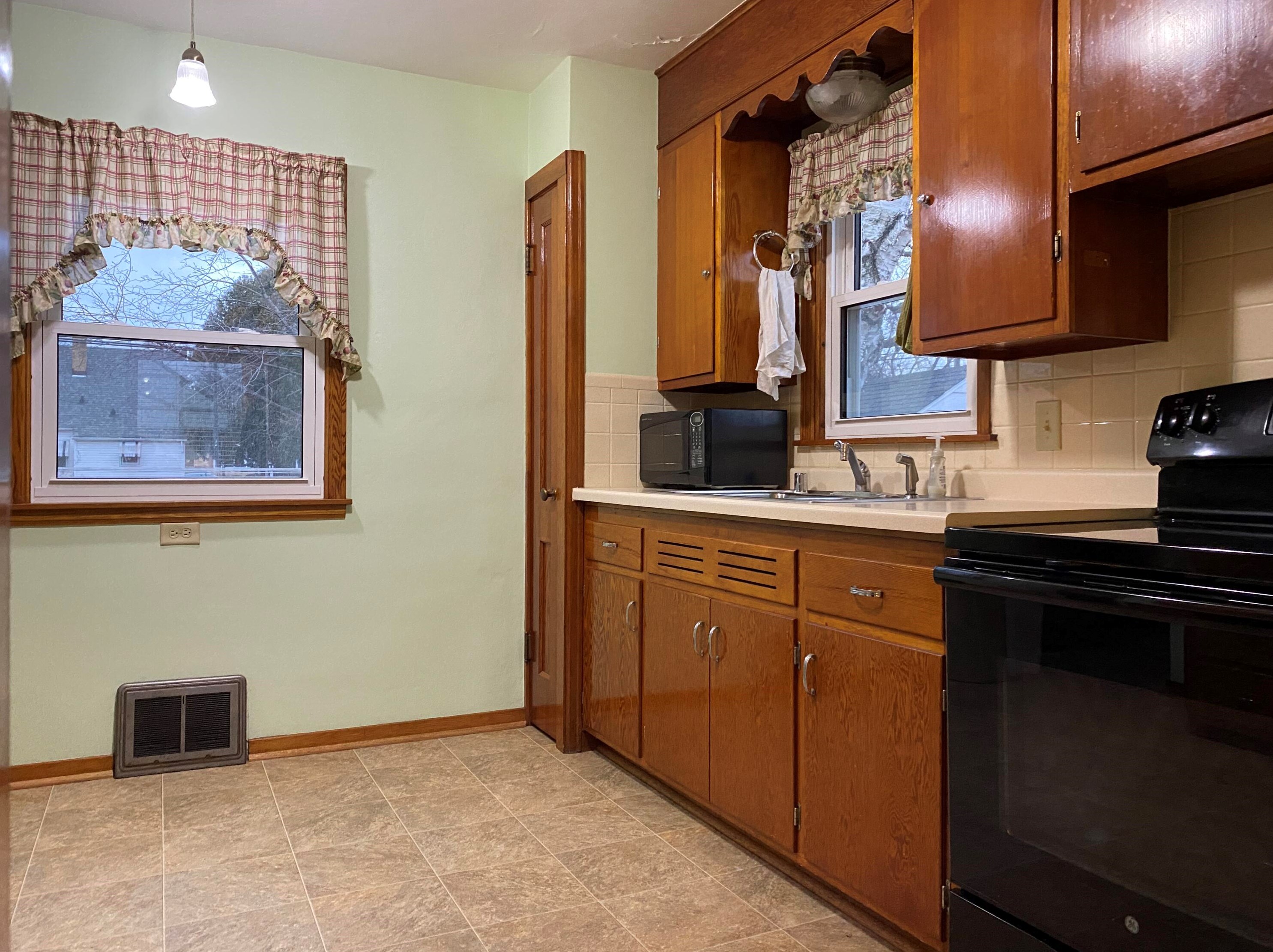 1024 S Main St, Jefferson, WI 53549