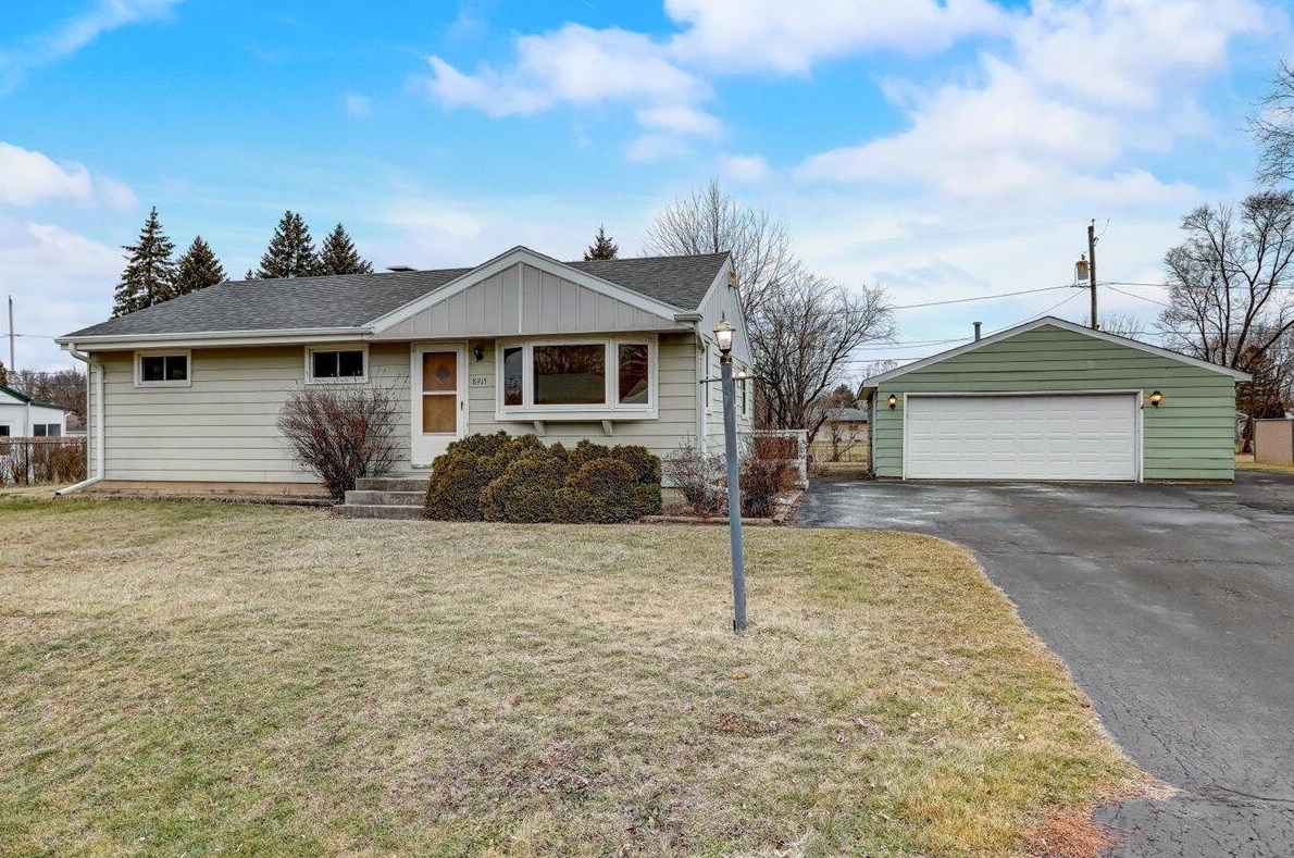 8915 83rd St, Hales Corners, WI 53132-9770