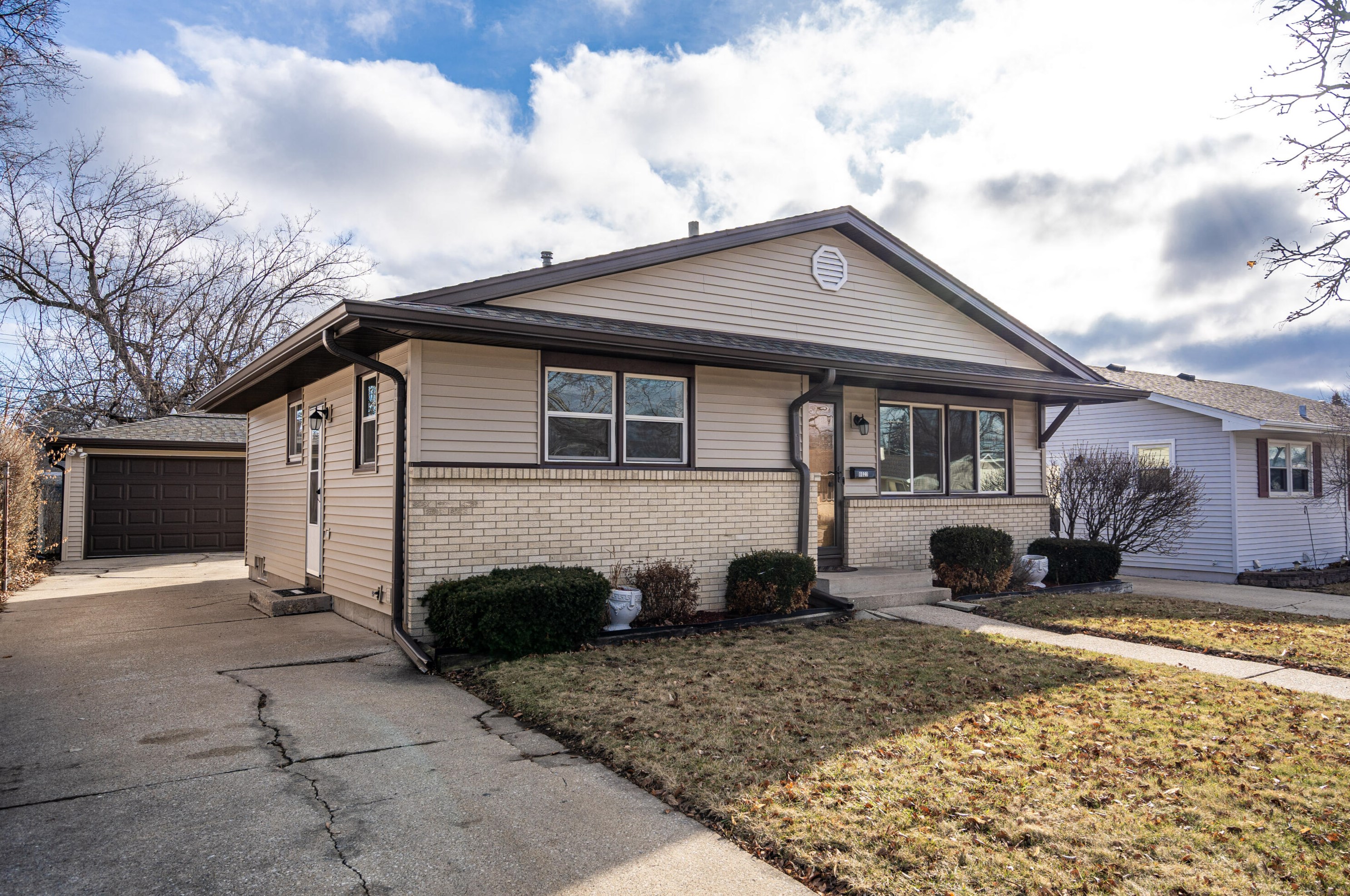 6027 50th Ave, Kenosha, WI 53142