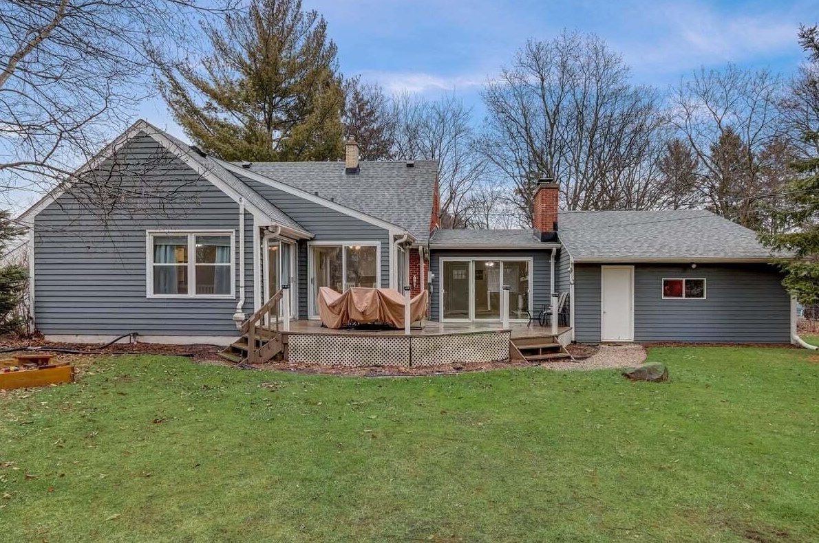 1509 S Ridgeway Rd, Waukesha, WI 53146