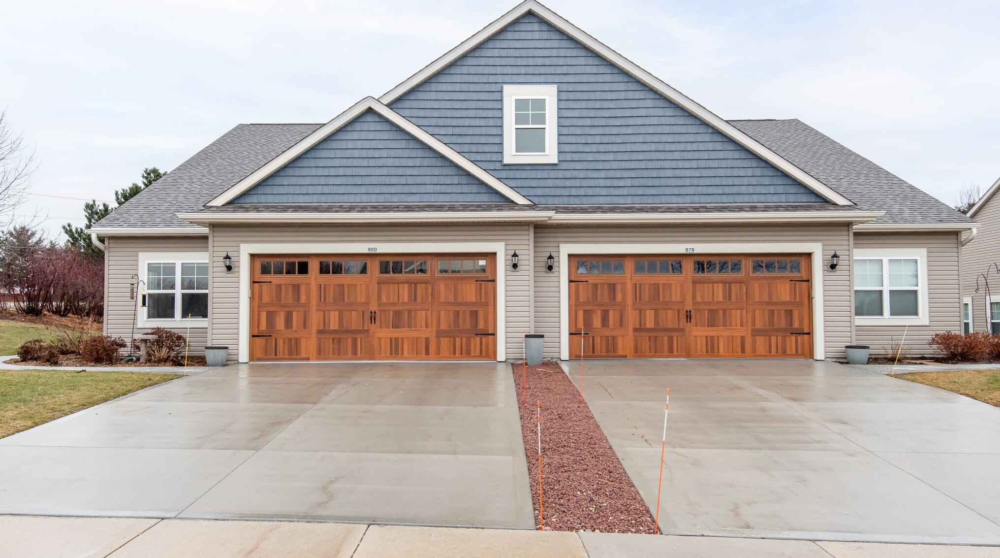 880 Bridlewood Dr #1, Hartford, WI 53027
